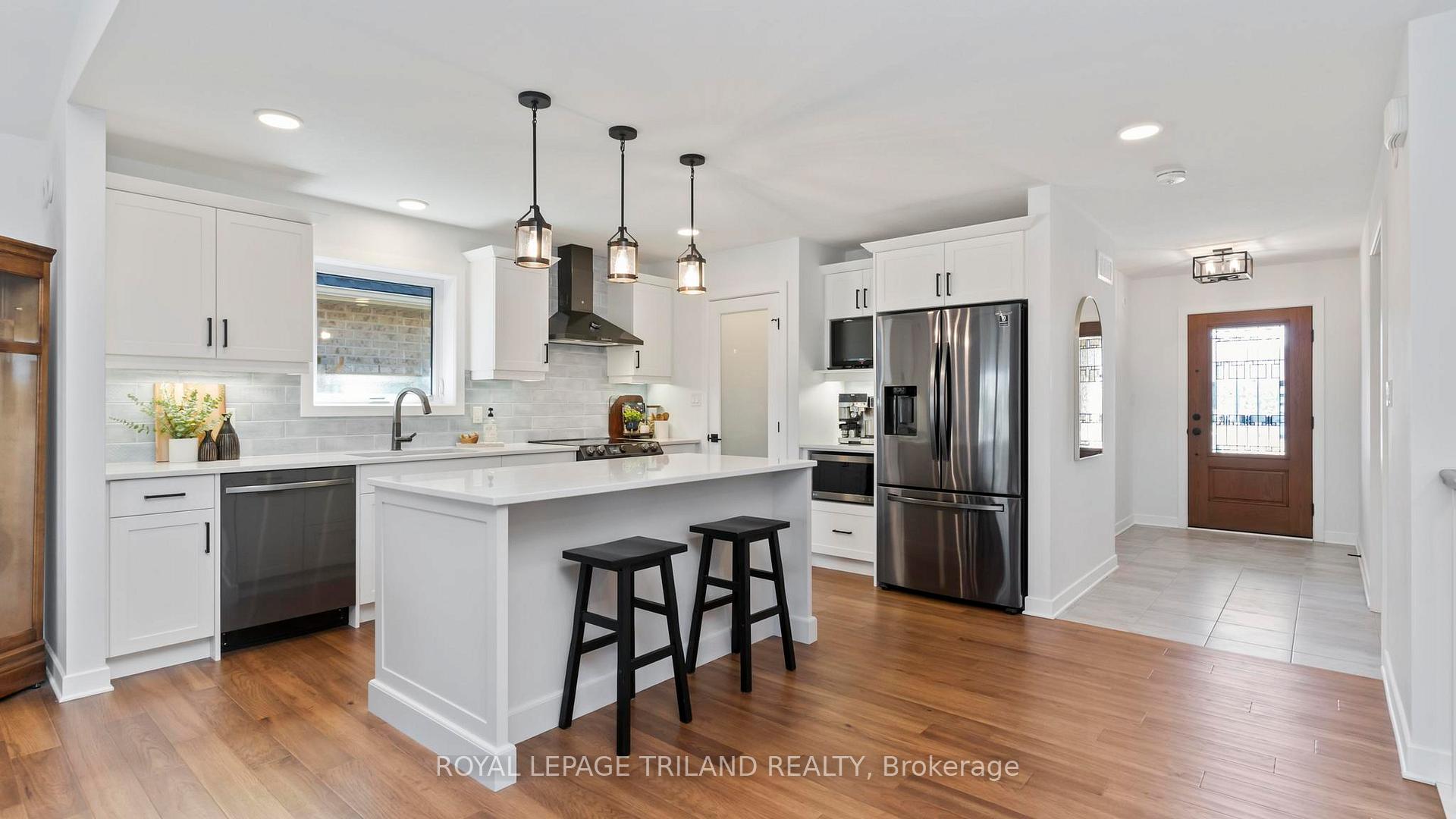 Photo 11 of 77 Benjamin Parkway, St. Thomas — HOMEH