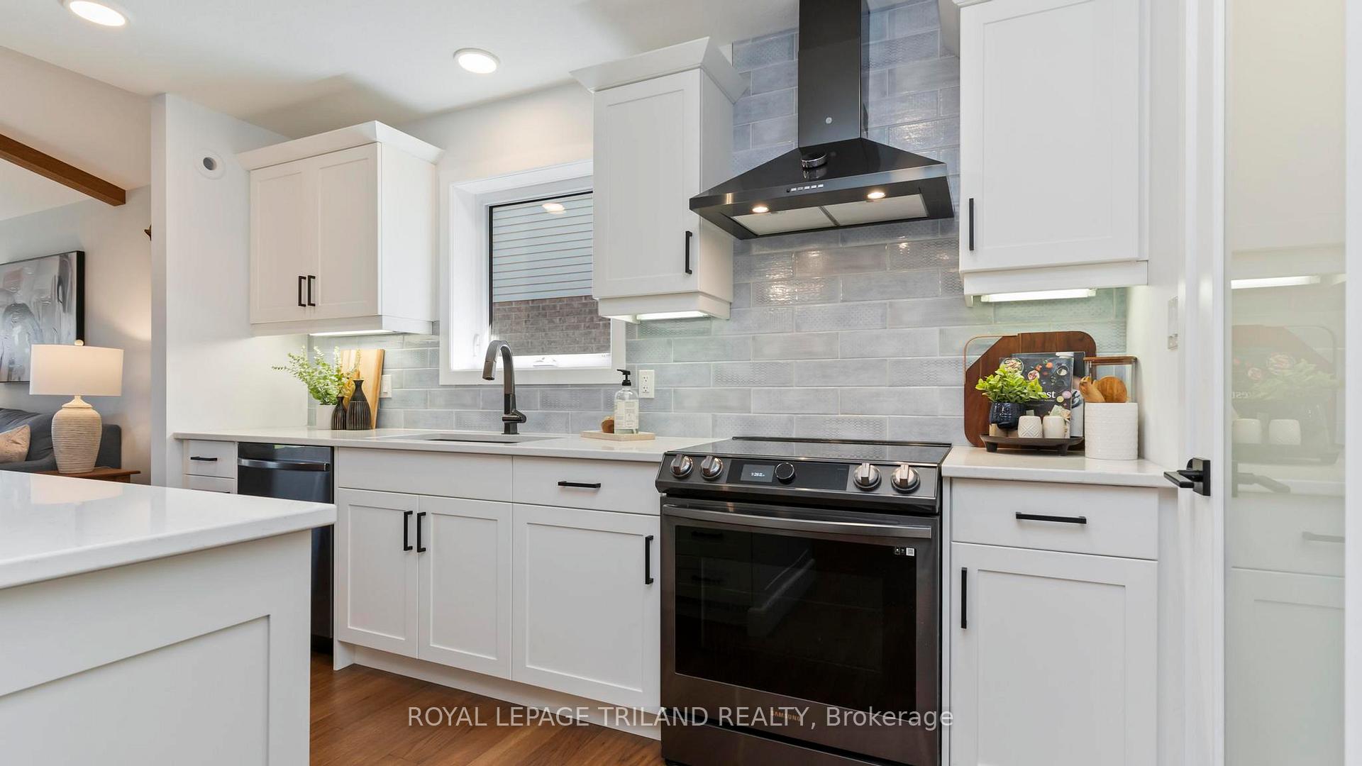 Photo 16 of 77 Benjamin Parkway, St. Thomas — HOMEH