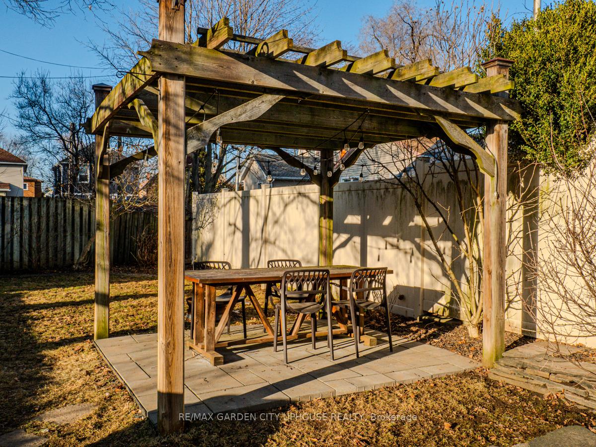 Photo 19 of 31 Dacotah Street, St. Catharines, Downtown — HOMEH