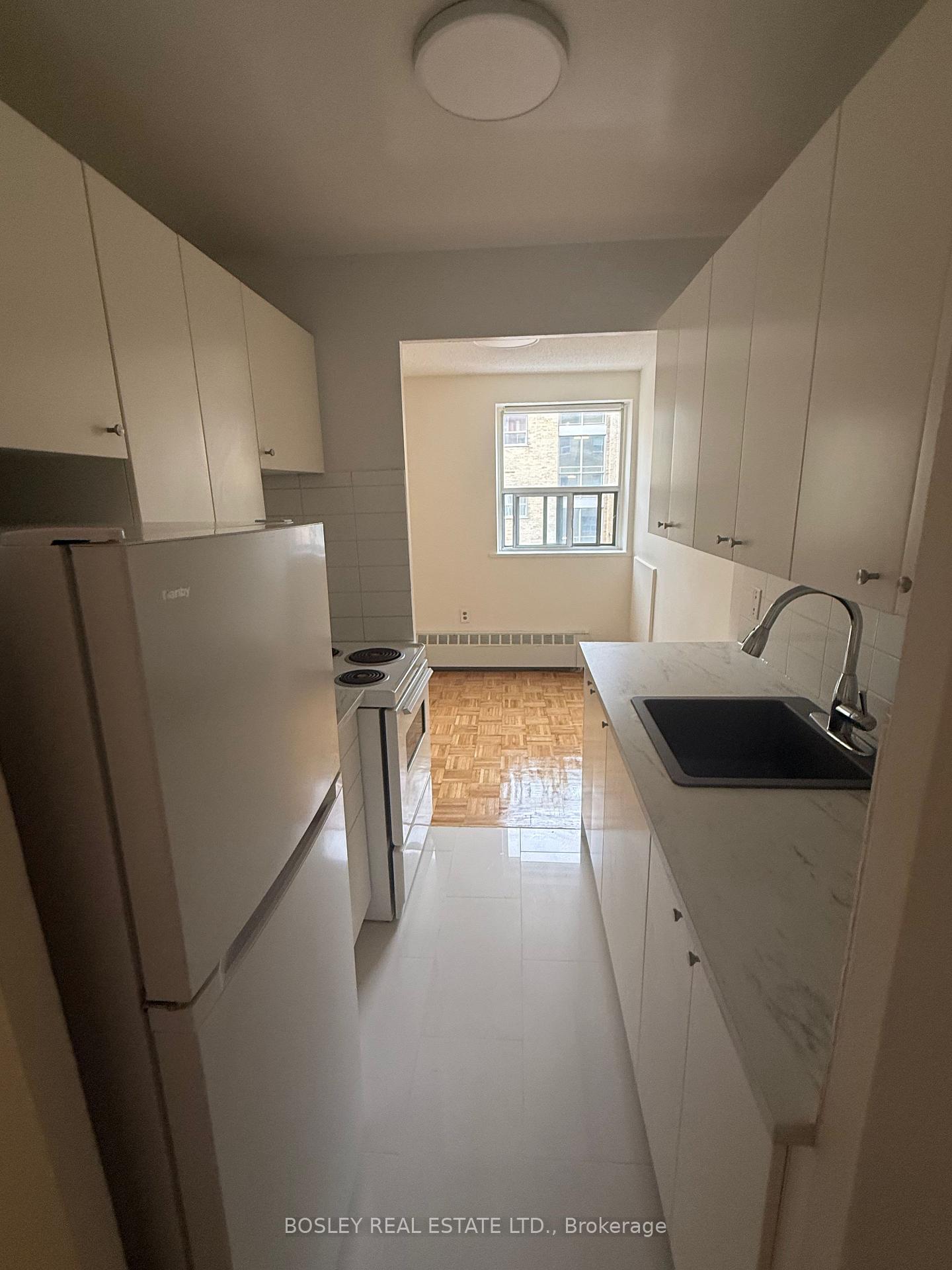 Photo 2 of Unit 305, 972 Eglinton Avenue E, Toronto, Leaside — HOMEH