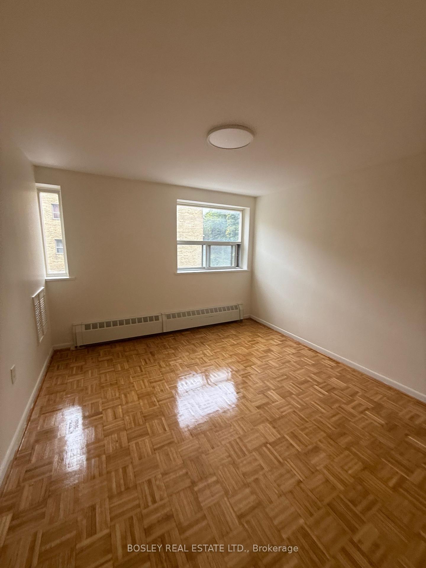 Photo 3 of Unit 305, 972 Eglinton Avenue E, Toronto, Leaside — HOMEH