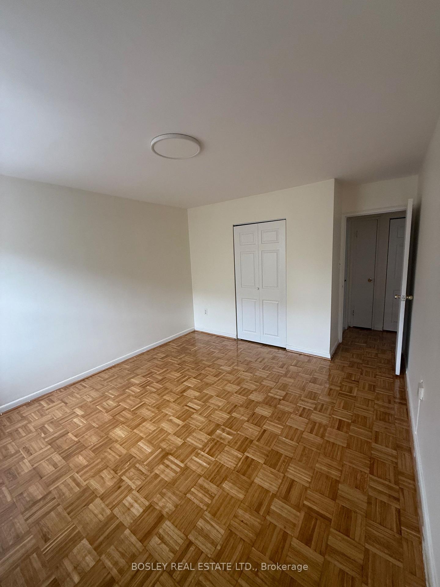 Photo 4 of Unit 305, 972 Eglinton Avenue E, Toronto, Leaside — HOMEH