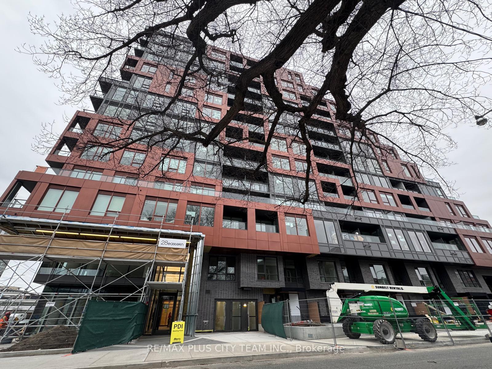 Front of Unit 926, 28 Eastern Avenue