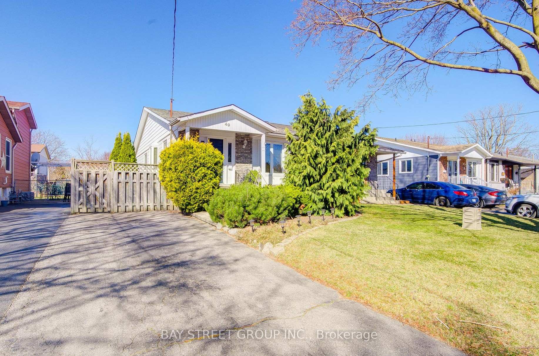 Photo 3 of 49 Allan Drive, St. Catharines, Fairview — HOMEH