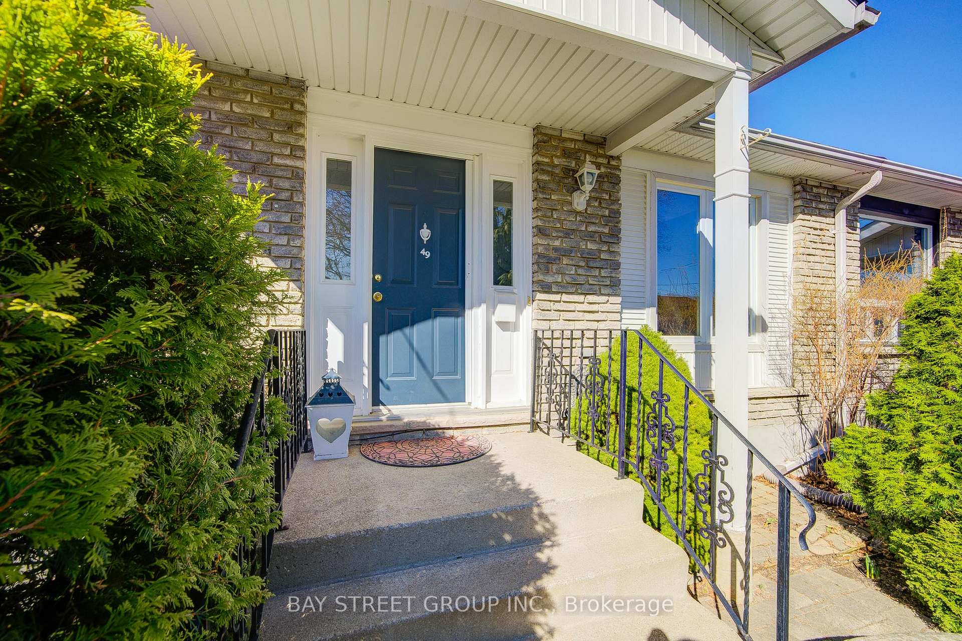 Photo 4 of 49 Allan Drive, St. Catharines, Fairview — HOMEH