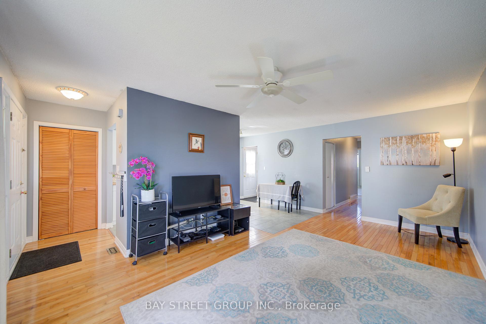 Photo 8 of 49 Allan Drive, St. Catharines, Fairview — HOMEH