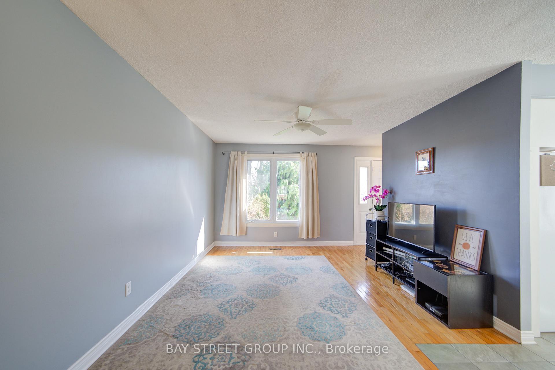 Photo 9 of 49 Allan Drive, St. Catharines, Fairview — HOMEH