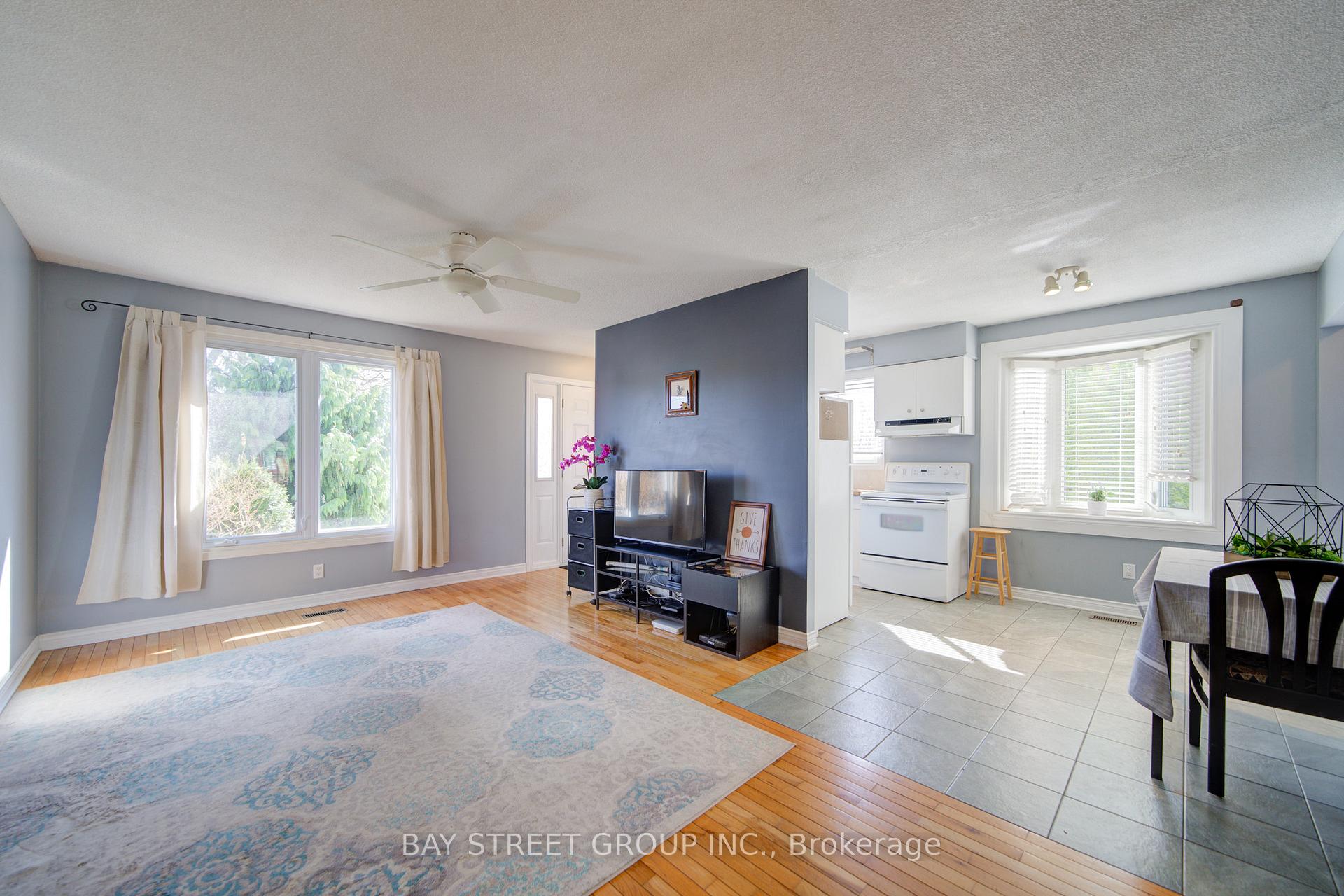 Photo 10 of 49 Allan Drive, St. Catharines, Fairview — HOMEH