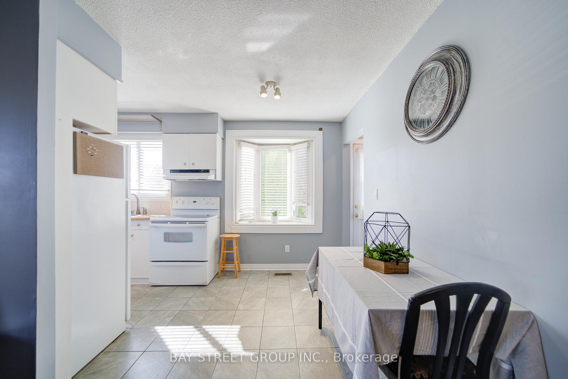 Photo 11 of 49 Allan Drive, St. Catharines, Fairview — HOMEH