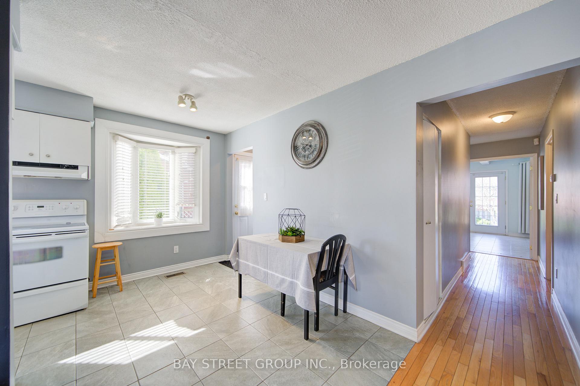 Photo 12 of 49 Allan Drive, St. Catharines, Fairview — HOMEH