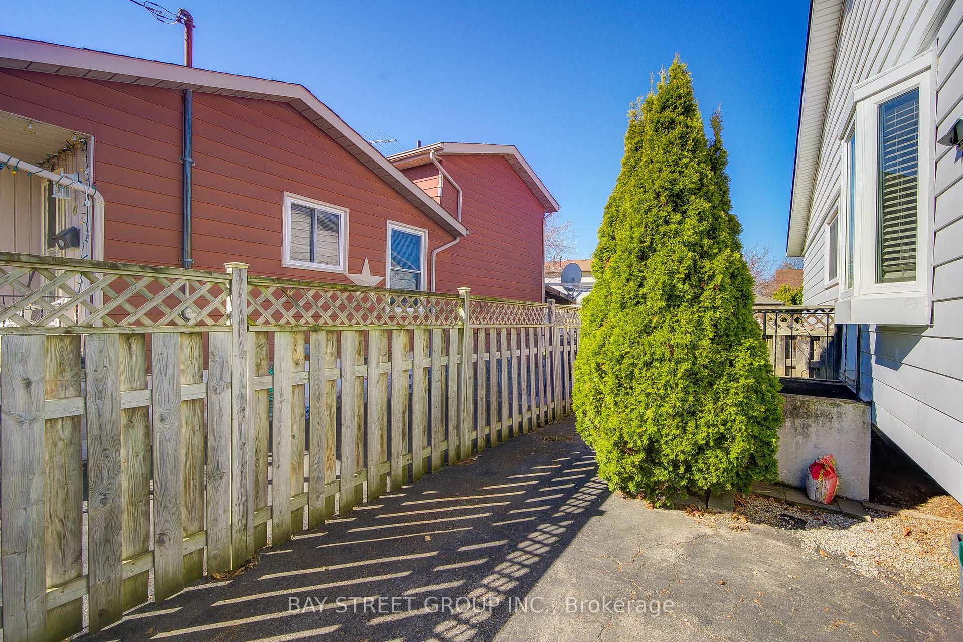 Photo 33 of 49 Allan Drive, St. Catharines, Fairview — HOMEH