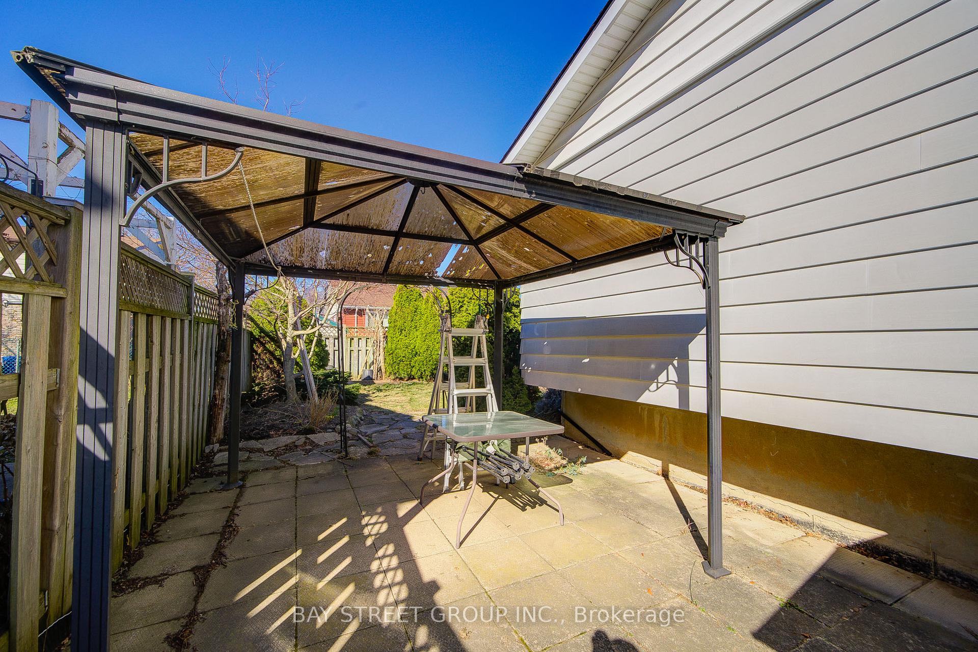 Photo 35 of 49 Allan Drive, St. Catharines, Fairview — HOMEH