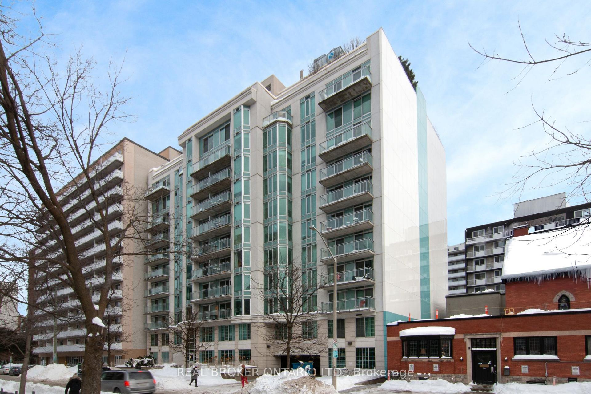 Front of Unit 706, 138 Somerset Street W