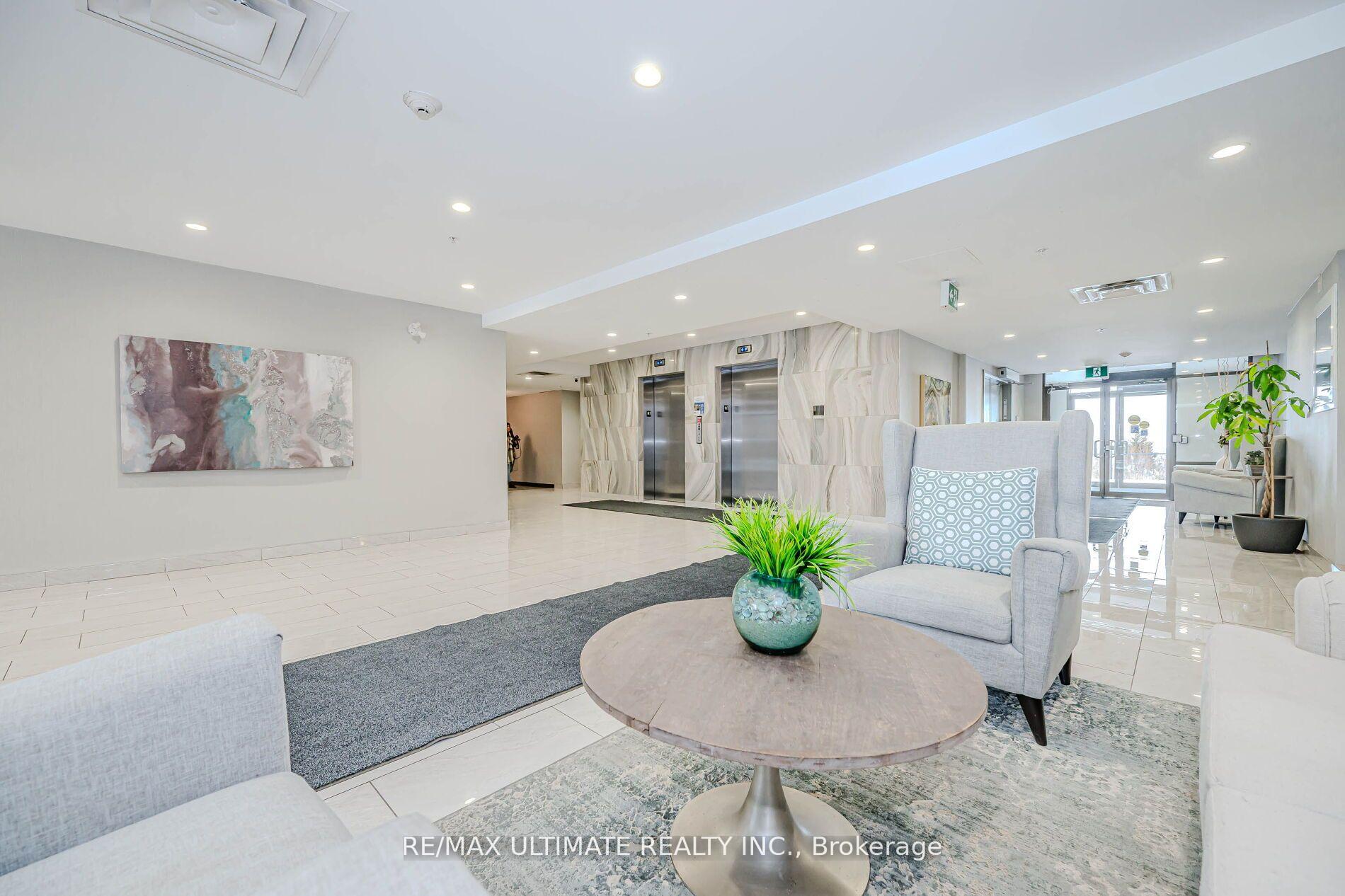 Photo 4 of Unit 214, 35 Southshore Crescent, Hamilton, Lakeshore — HOMEH
