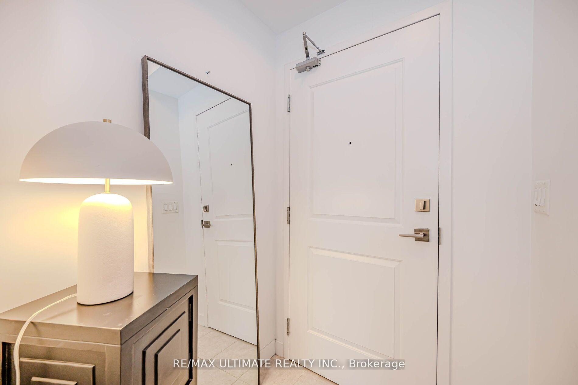 Photo 5 of Unit 214, 35 Southshore Crescent, Hamilton, Lakeshore — HOMEH