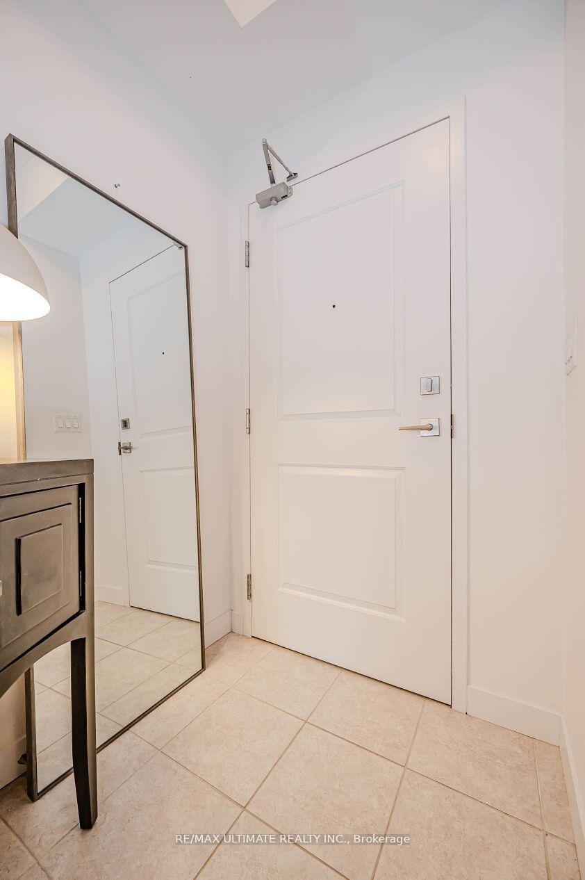 Photo 6 of Unit 214, 35 Southshore Crescent, Hamilton, Lakeshore — HOMEH