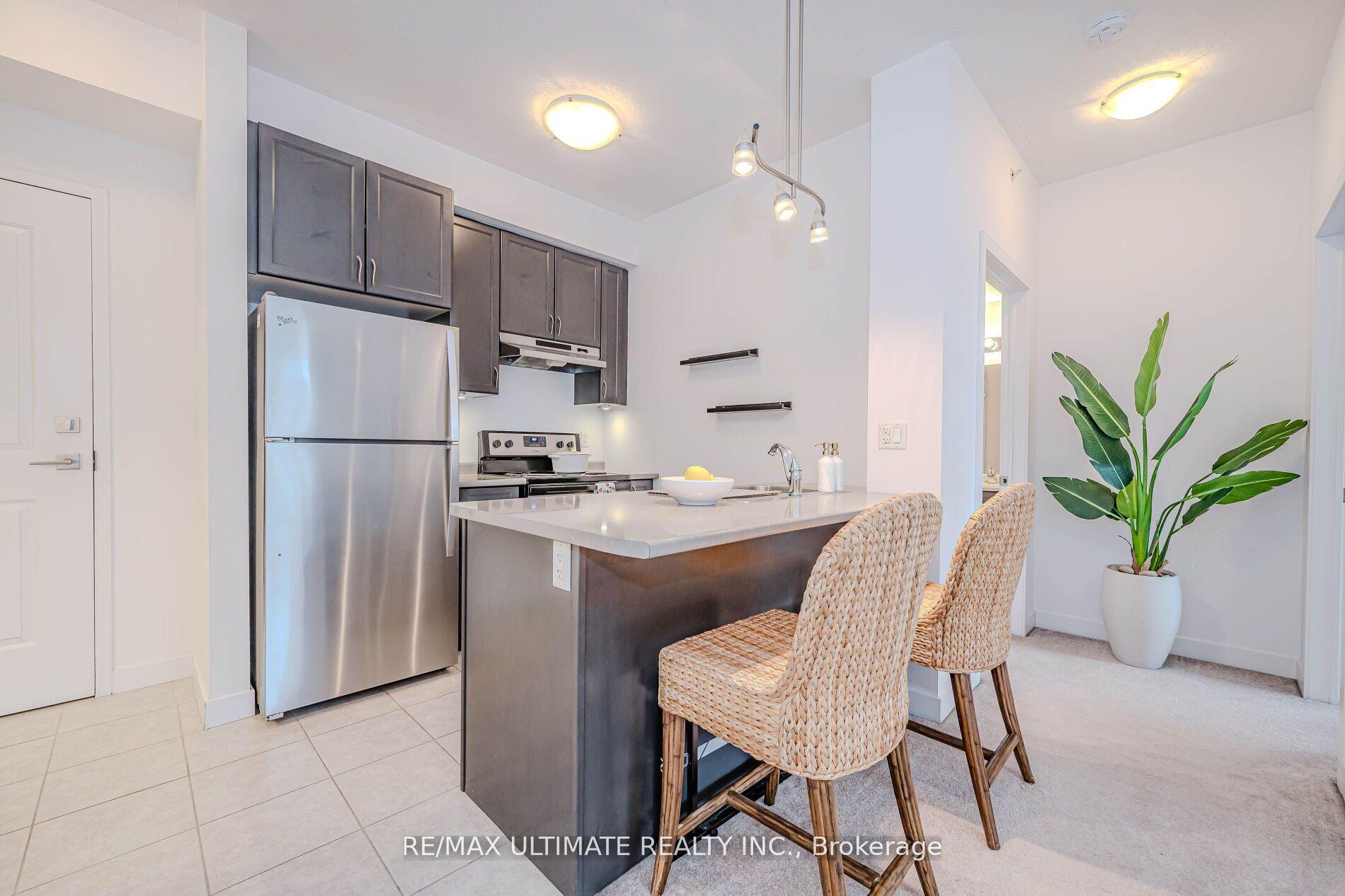 Photo 7 of Unit 214, 35 Southshore Crescent, Hamilton, Lakeshore — HOMEH