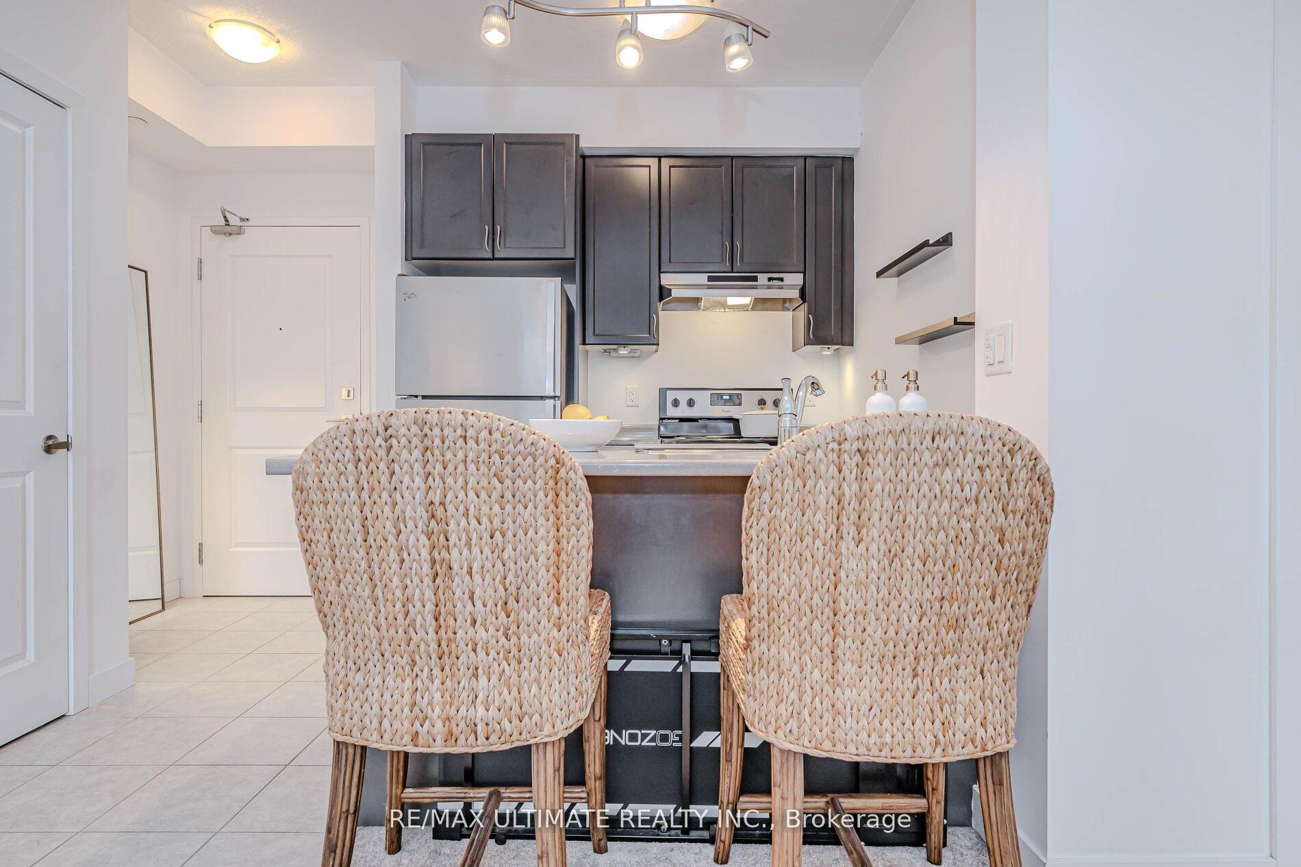 Photo 8 of Unit 214, 35 Southshore Crescent, Hamilton, Lakeshore — HOMEH