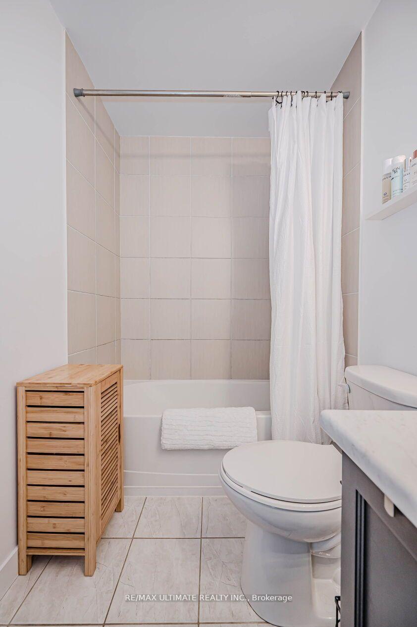 Photo 25 of Unit 214, 35 Southshore Crescent, Hamilton, Lakeshore — HOMEH