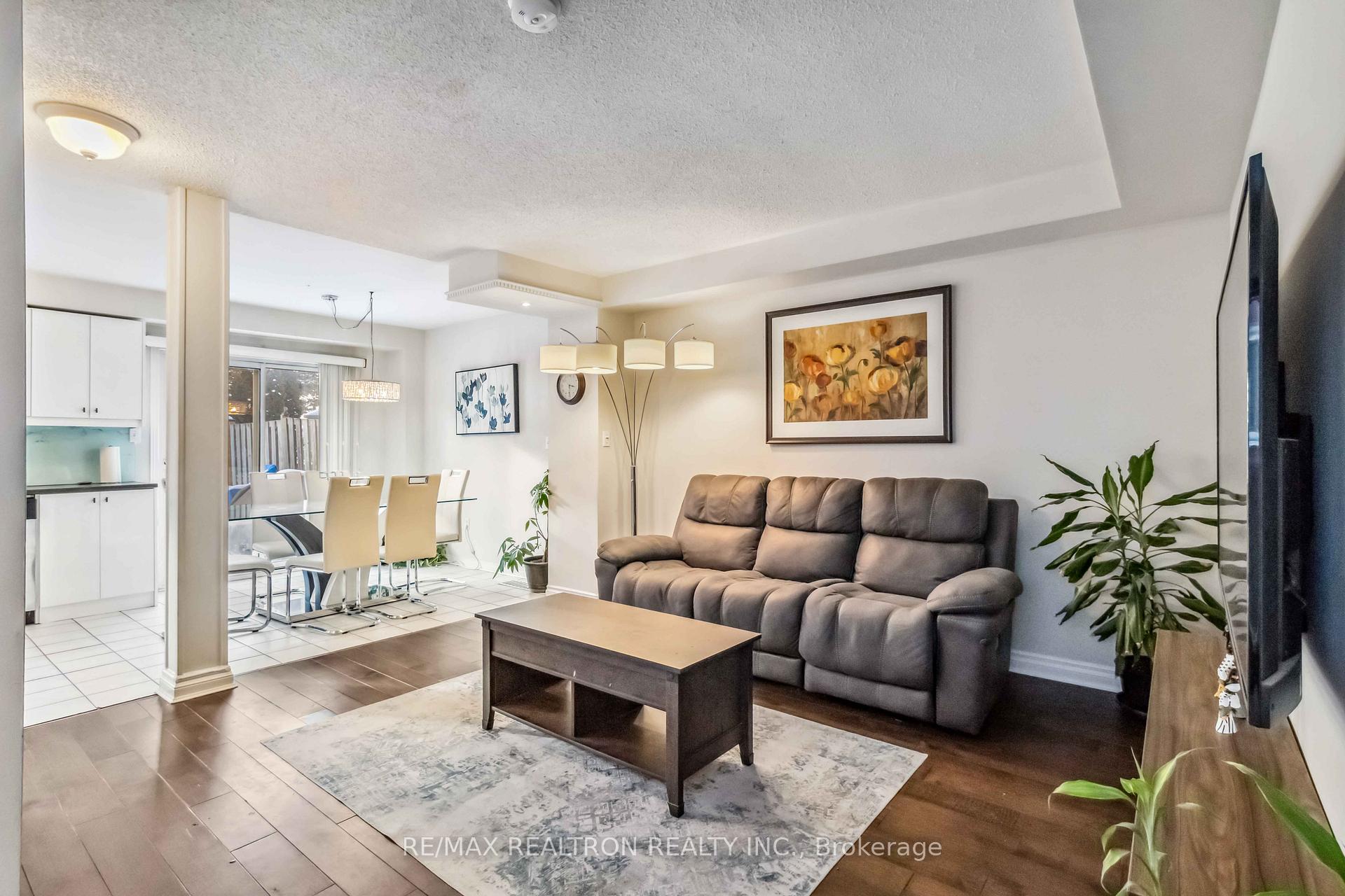 Photo 3 of 156 Primeau Drive E, Aurora, Aurora Grove — HOMEH