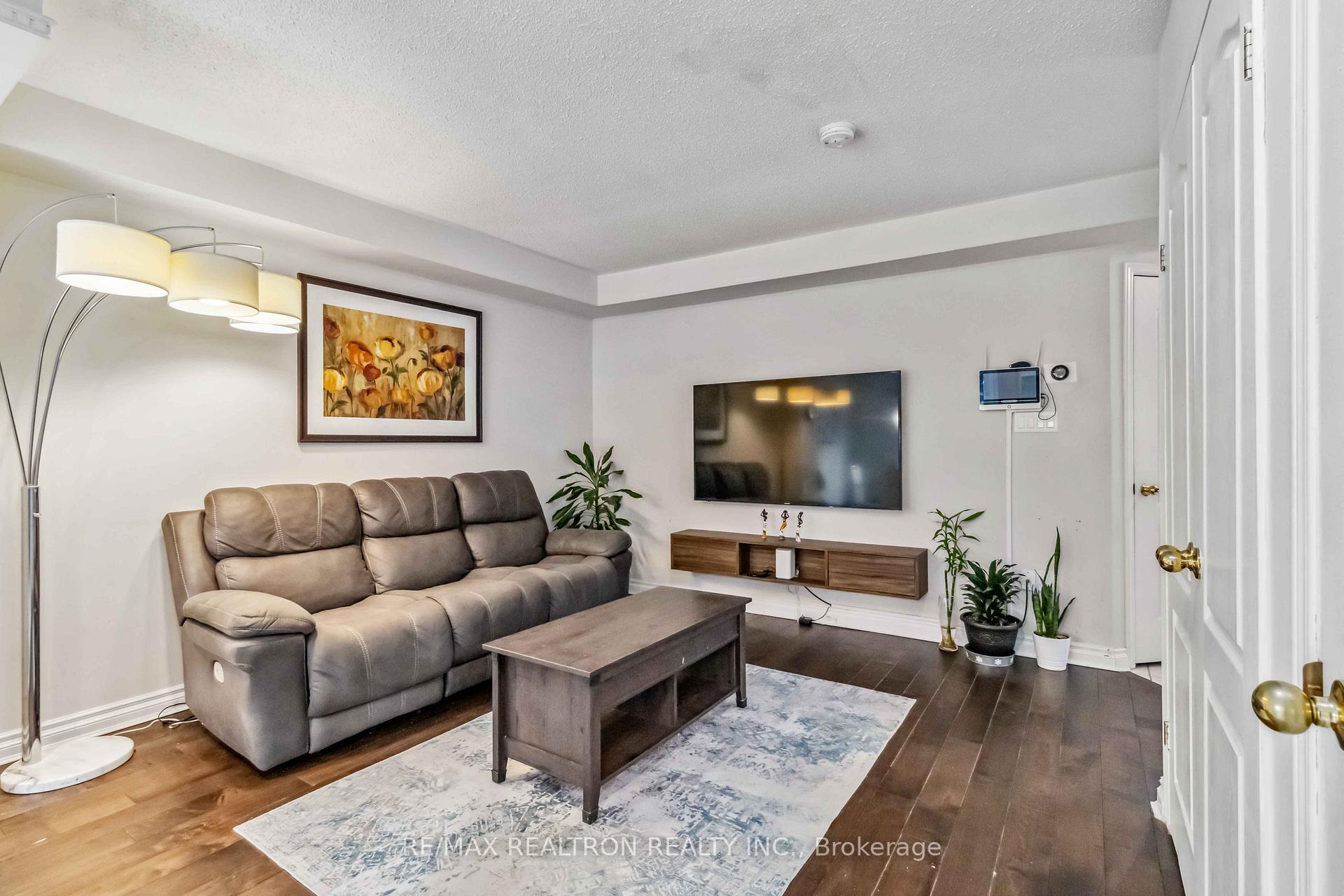 Photo 4 of 156 Primeau Drive E, Aurora, Aurora Grove — HOMEH