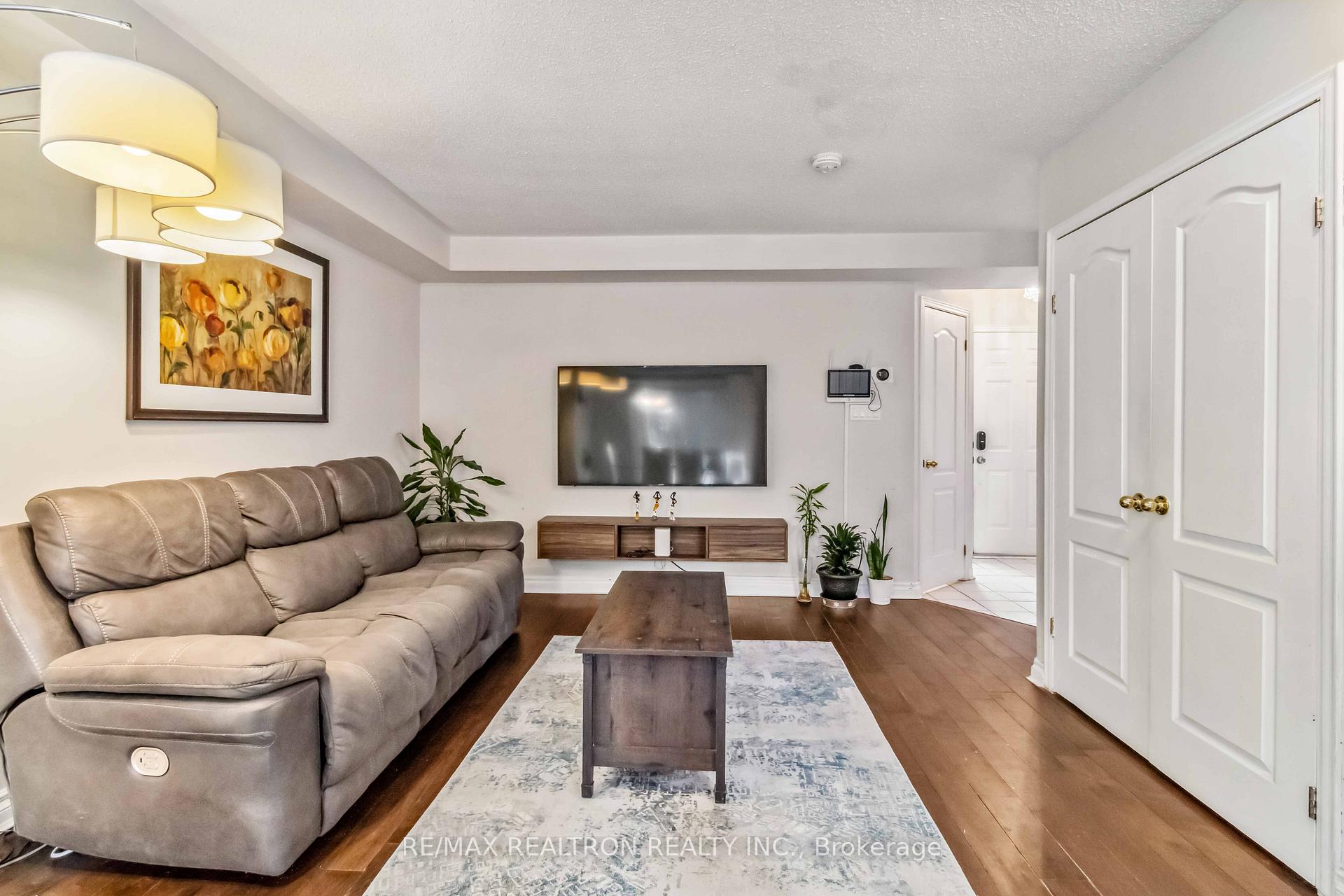 Photo 5 of 156 Primeau Drive E, Aurora, Aurora Grove — HOMEH