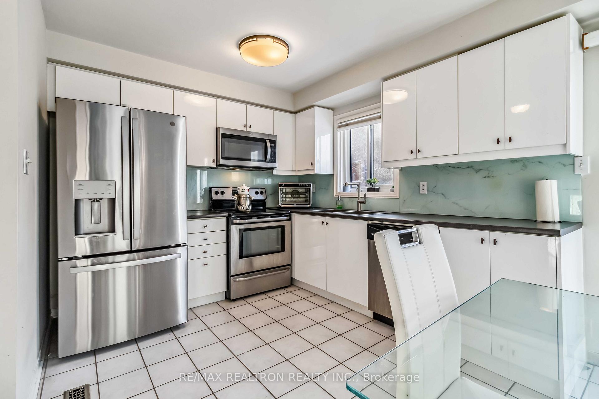 Photo 7 of 156 Primeau Drive E, Aurora, Aurora Grove — HOMEH