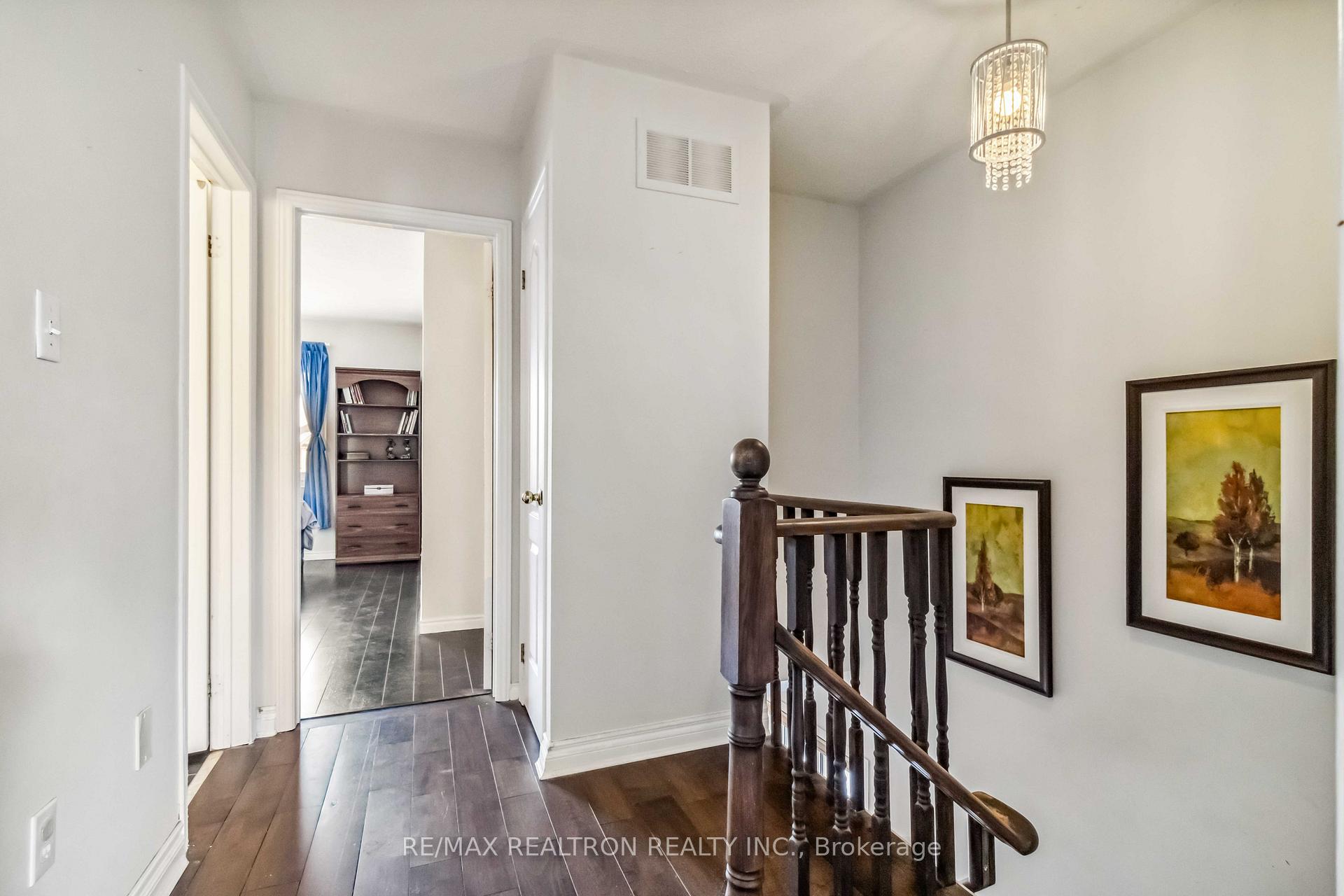 Photo 10 of 156 Primeau Drive E, Aurora, Aurora Grove — HOMEH