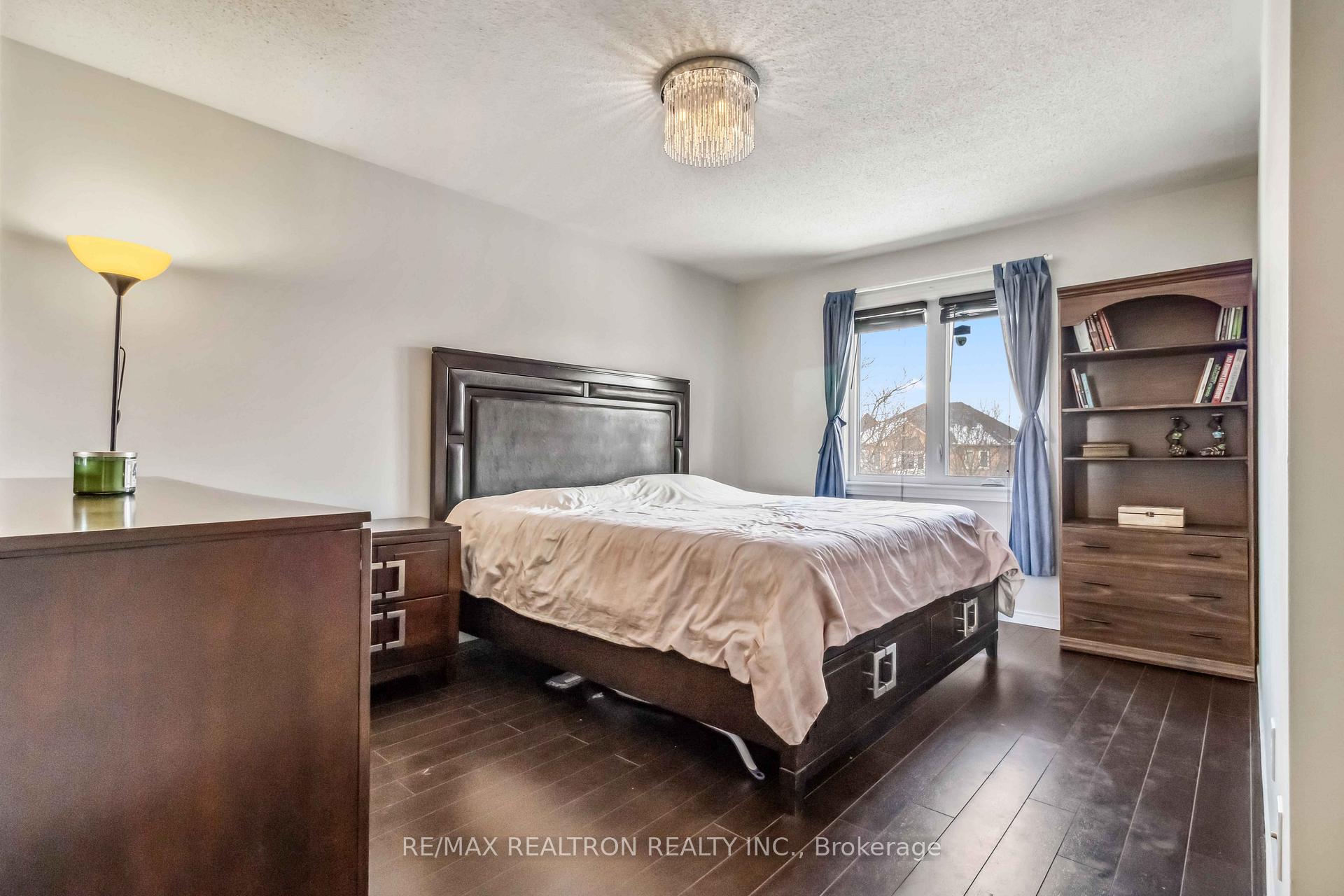 Photo 11 of 156 Primeau Drive E, Aurora, Aurora Grove — HOMEH