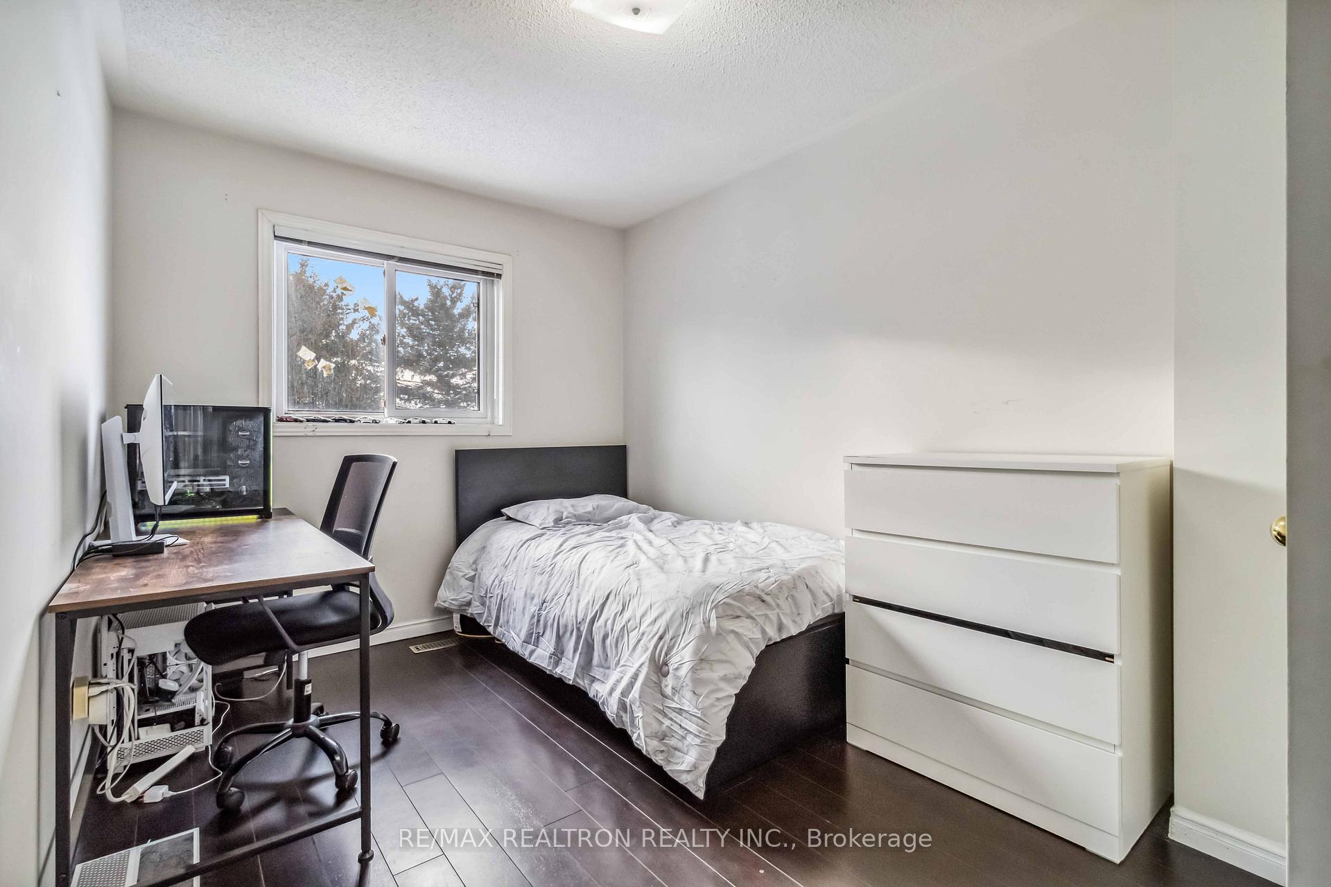 Photo 12 of 156 Primeau Drive E, Aurora, Aurora Grove — HOMEH
