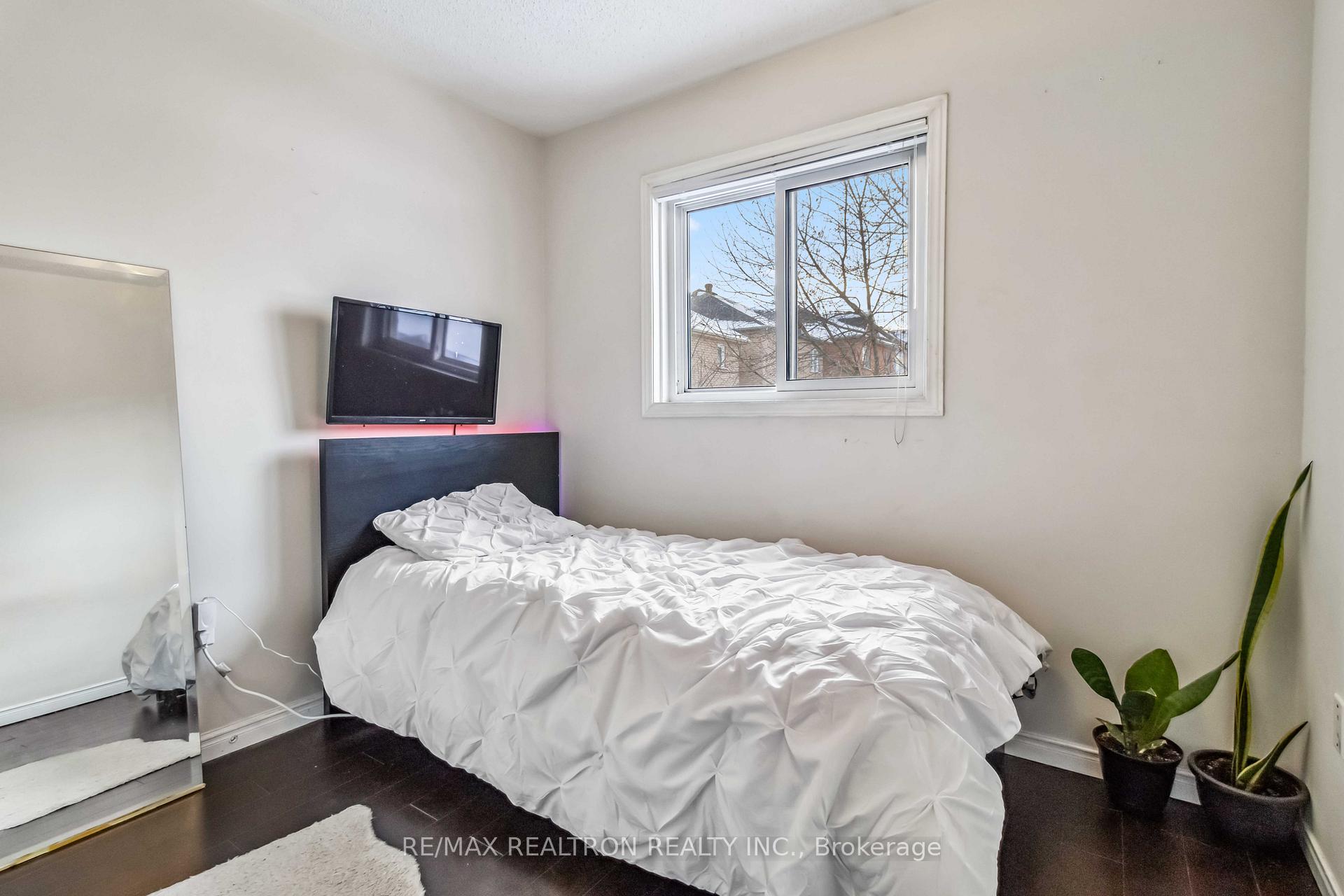 Photo 13 of 156 Primeau Drive E, Aurora, Aurora Grove — HOMEH