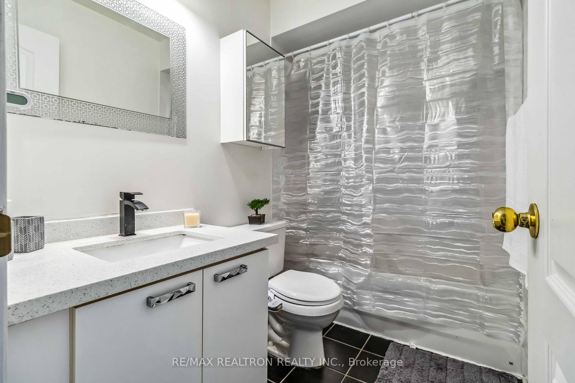 Photo 14 of 156 Primeau Drive E, Aurora, Aurora Grove — HOMEH