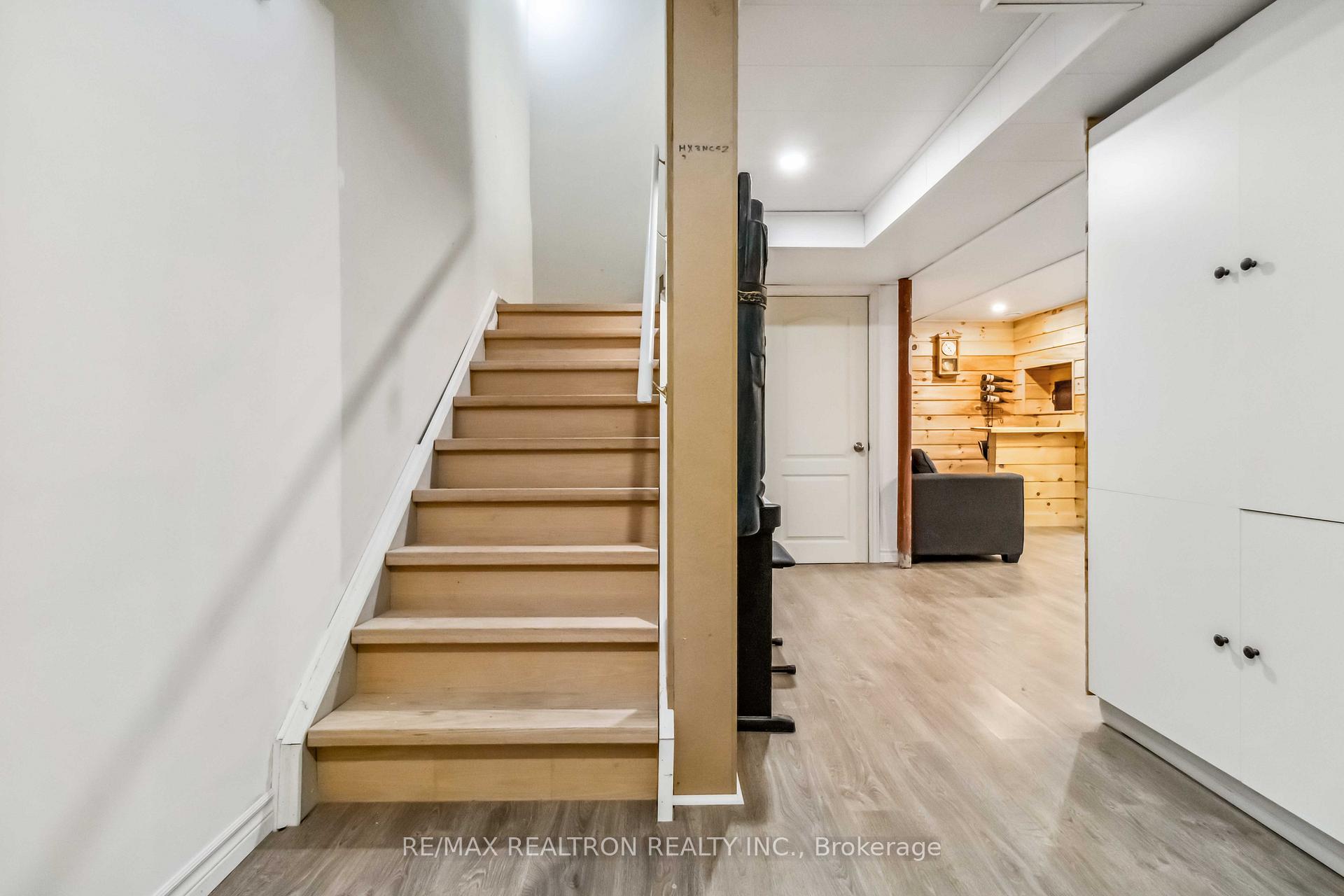 Photo 15 of 156 Primeau Drive E, Aurora, Aurora Grove — HOMEH