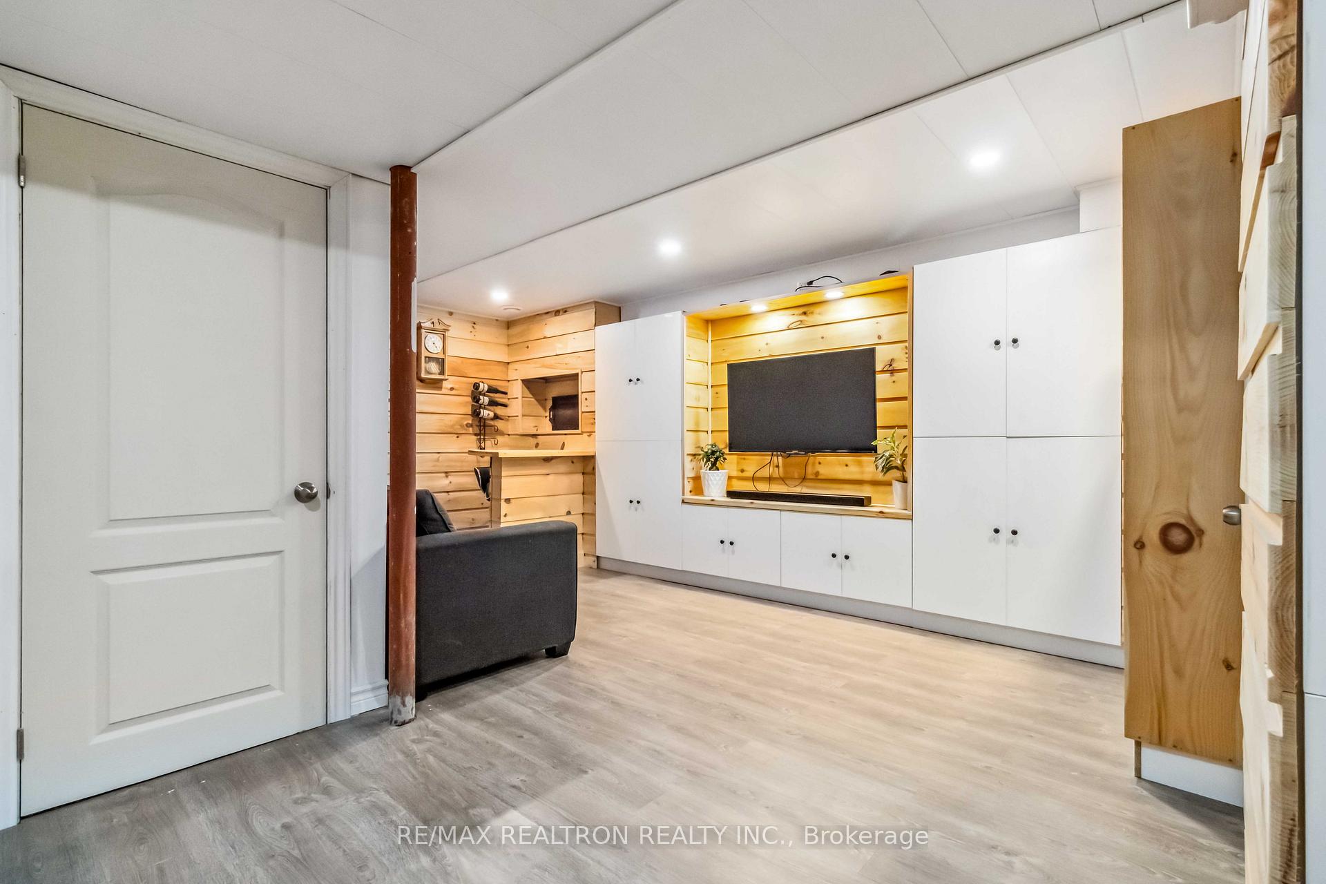 Photo 17 of 156 Primeau Drive E, Aurora, Aurora Grove — HOMEH