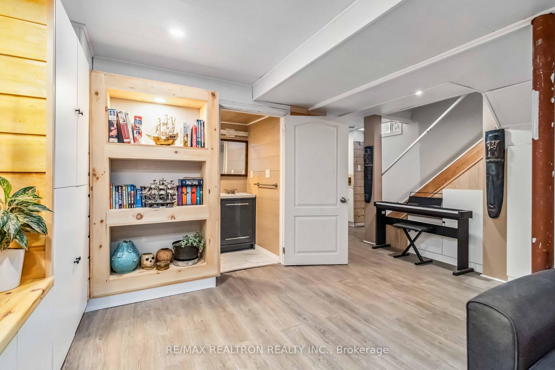 Photo 19 of 156 Primeau Drive E, Aurora, Aurora Grove — HOMEH
