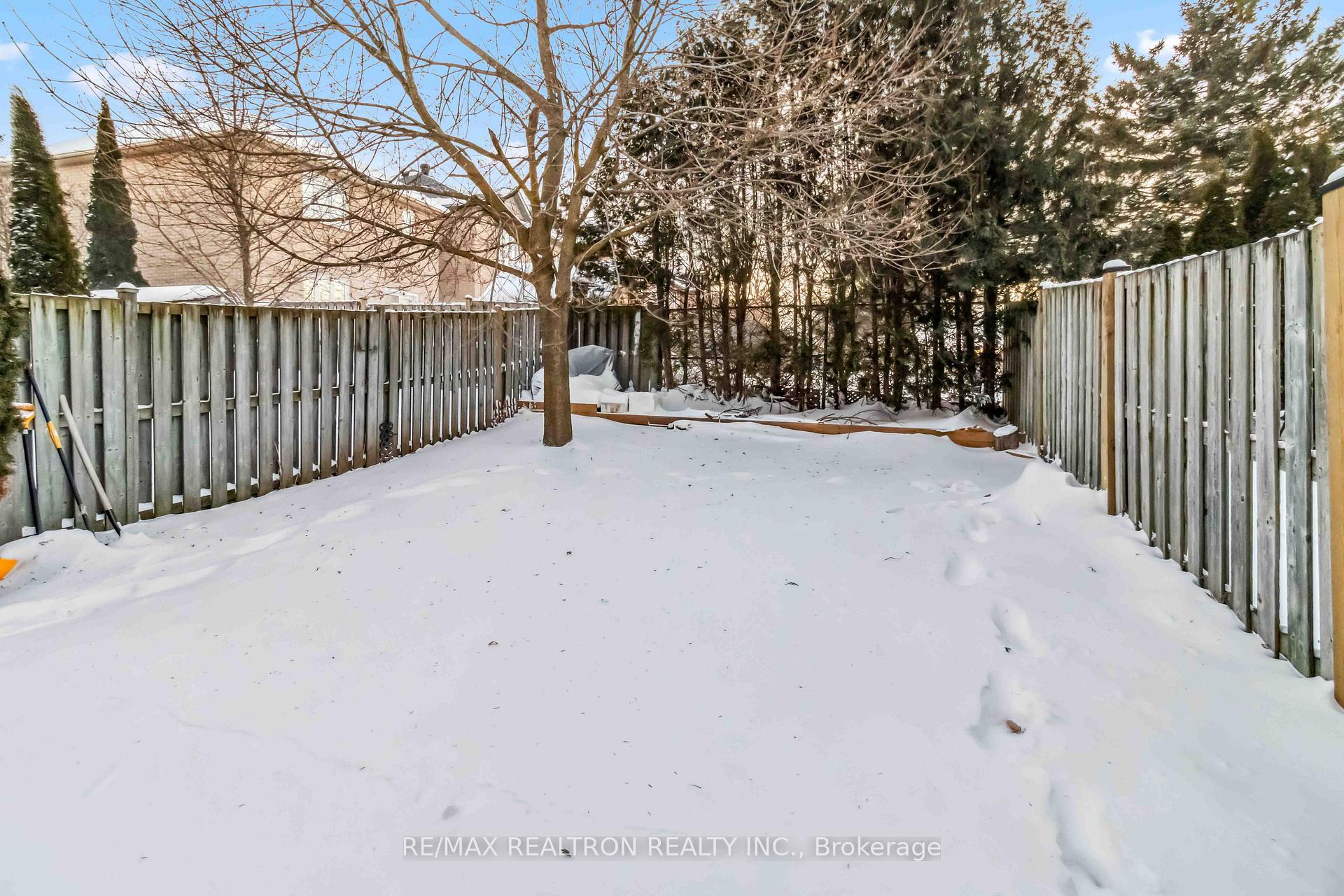 Photo 21 of 156 Primeau Drive E, Aurora, Aurora Grove — HOMEH