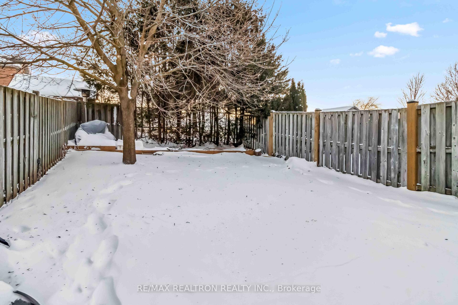 Photo 22 of 156 Primeau Drive E, Aurora, Aurora Grove — HOMEH