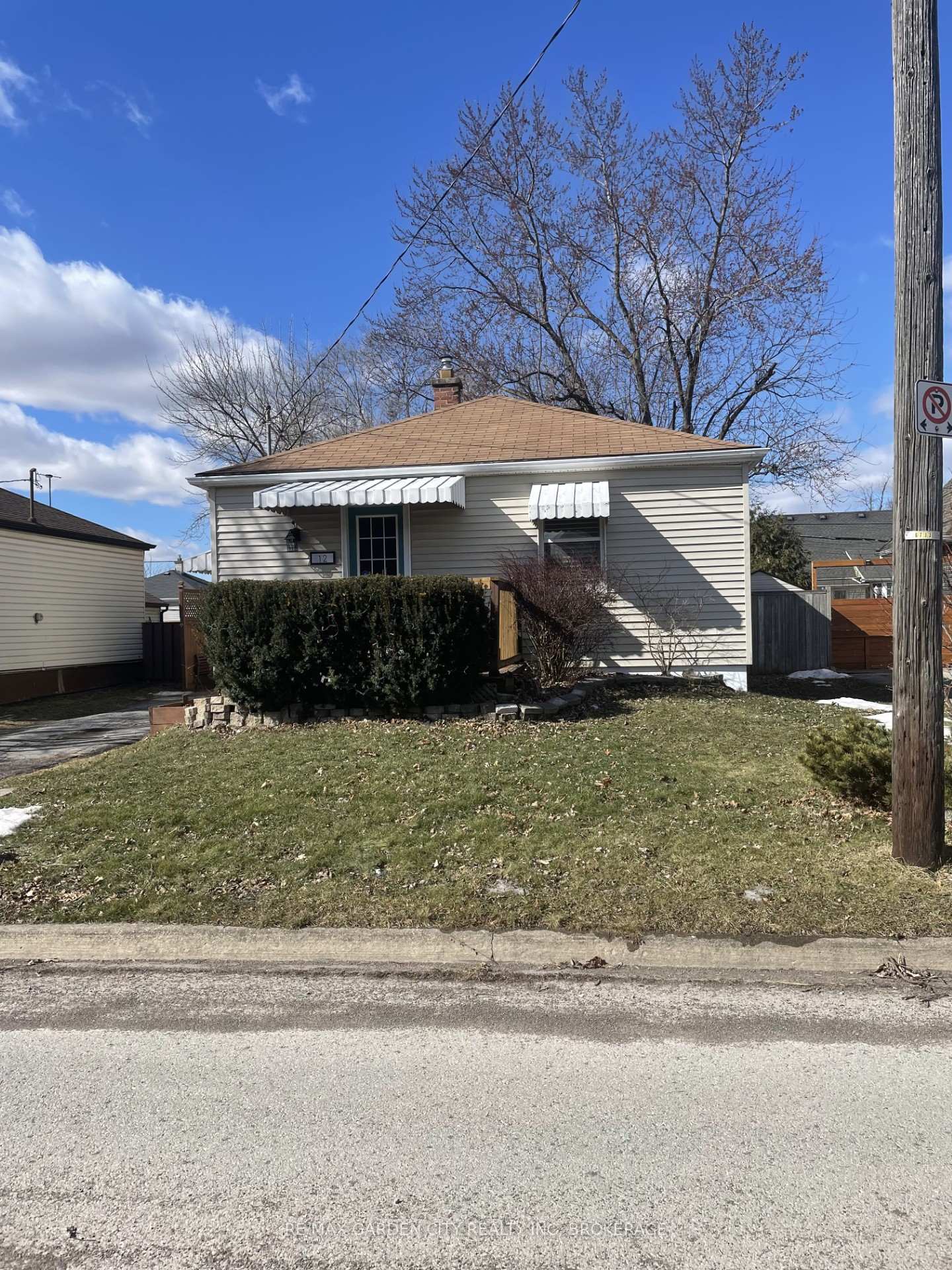 Photo 2 of 12 Blain Place, St. Catharines, E. Chester — HOMEH