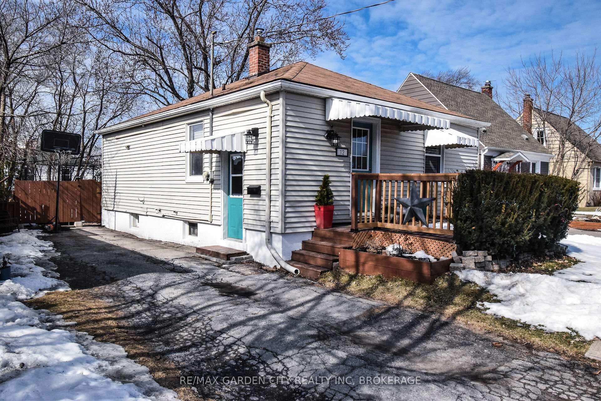 Photo 3 of 12 Blain Place, St. Catharines, E. Chester — HOMEH