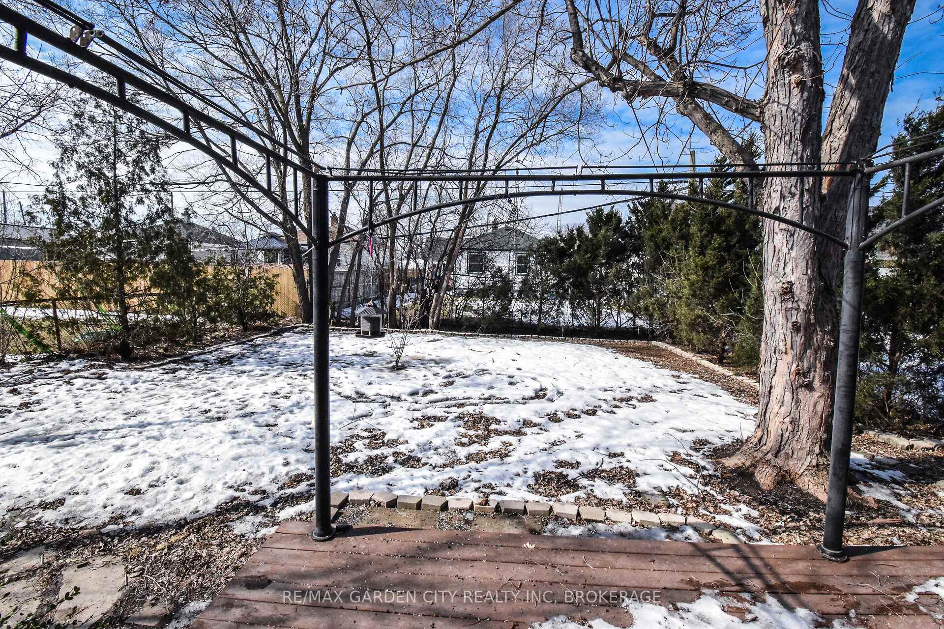 Photo 23 of 12 Blain Place, St. Catharines, E. Chester — HOMEH