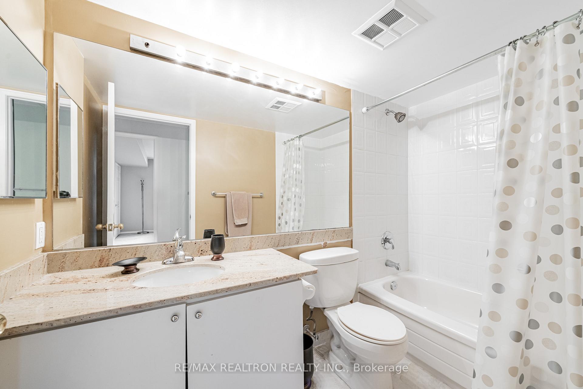 Photo 8 of Unit 204, 5 Emerald Lane, Vaughan, Crestwood-Springfarm-Yorkhill — HOMEH