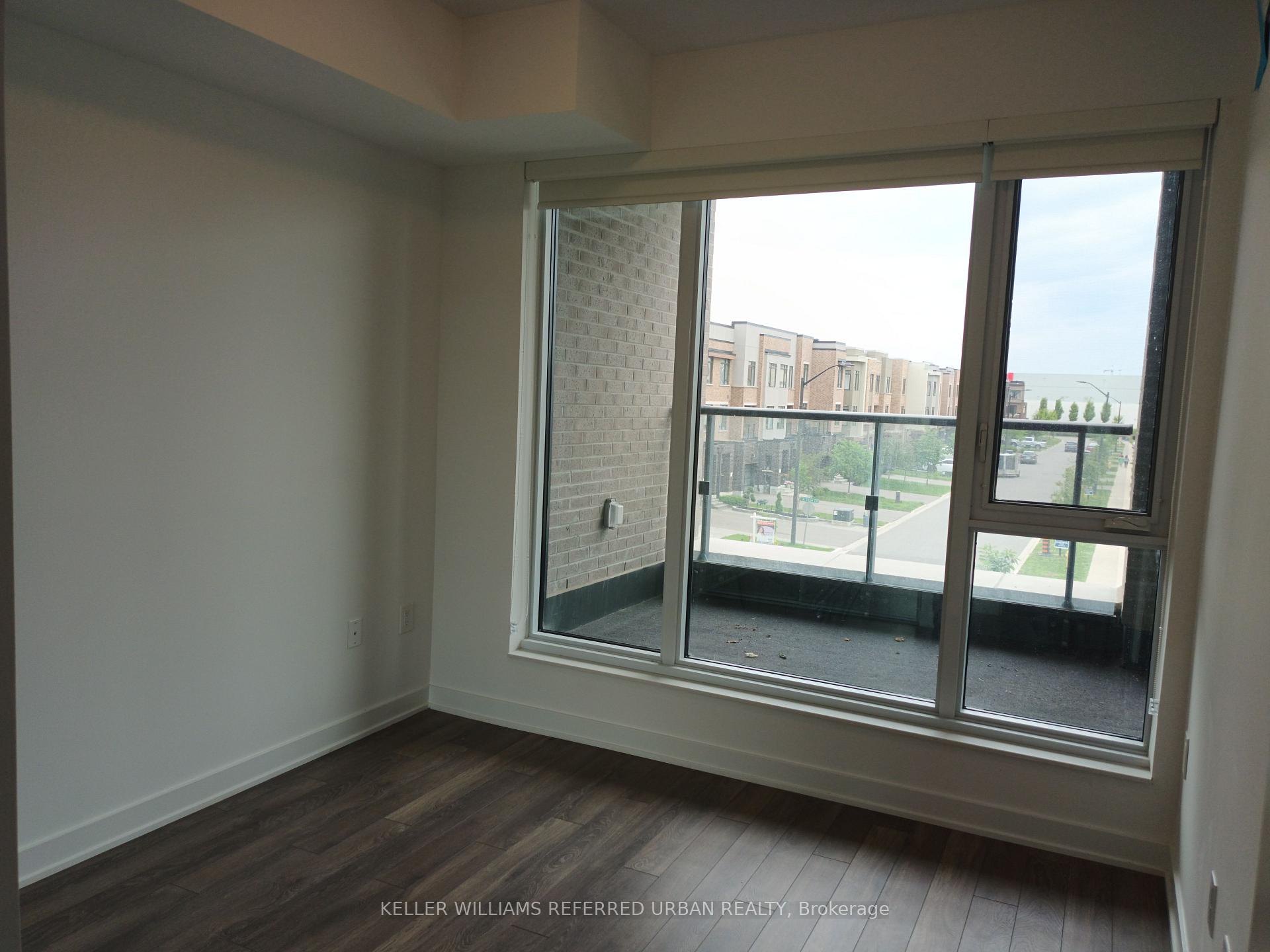 Photo 10 of Unit 221, 100 Eagle Rock Way, Vaughan, Maple — HOMEH