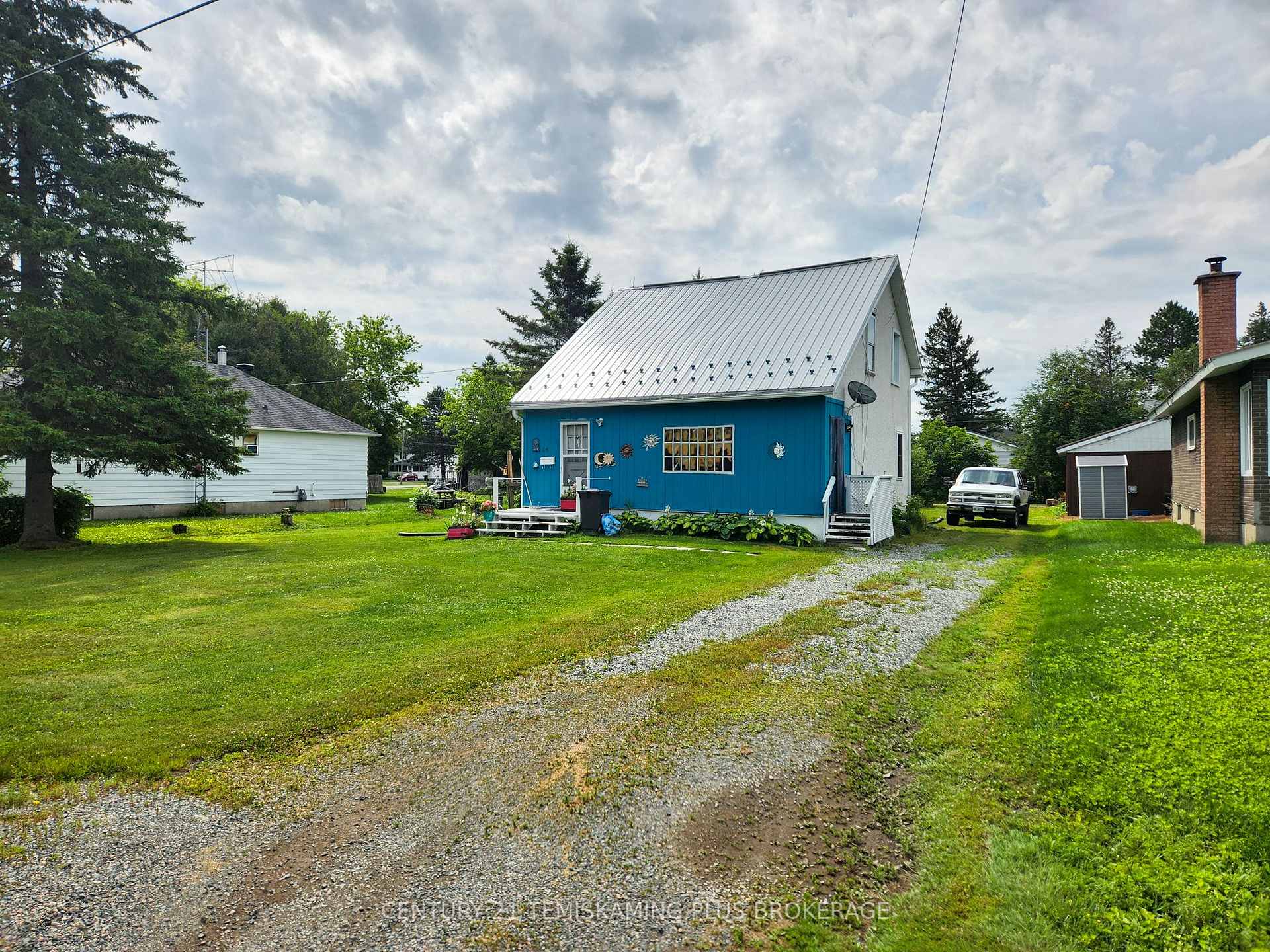 Photo 4 of 26 Sixth Avenue, Englehart — HOMEH