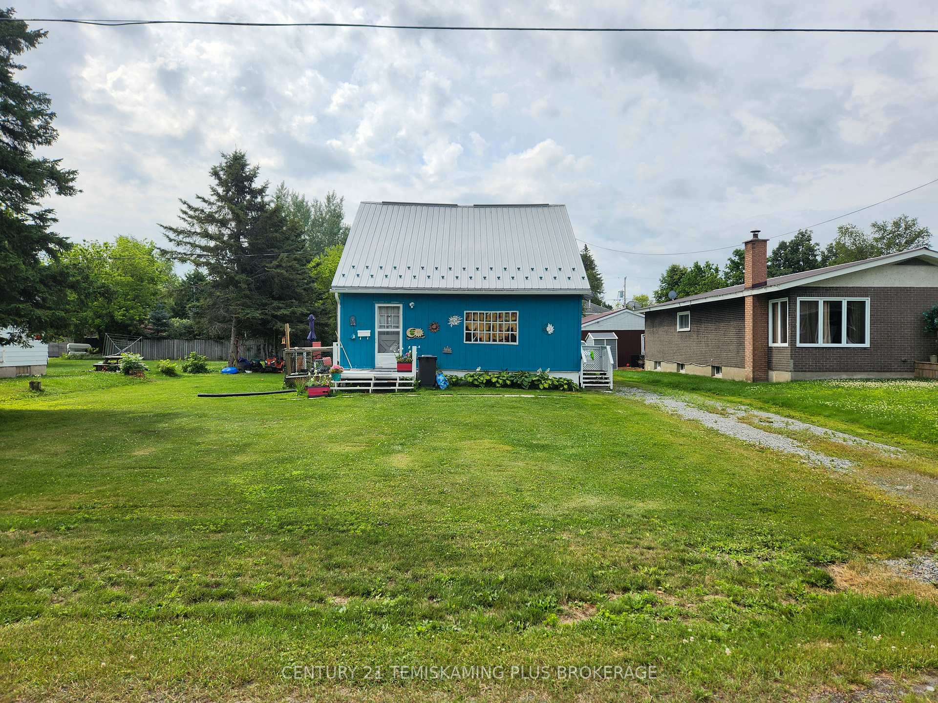 Photo 5 of 26 Sixth Avenue, Englehart — HOMEH