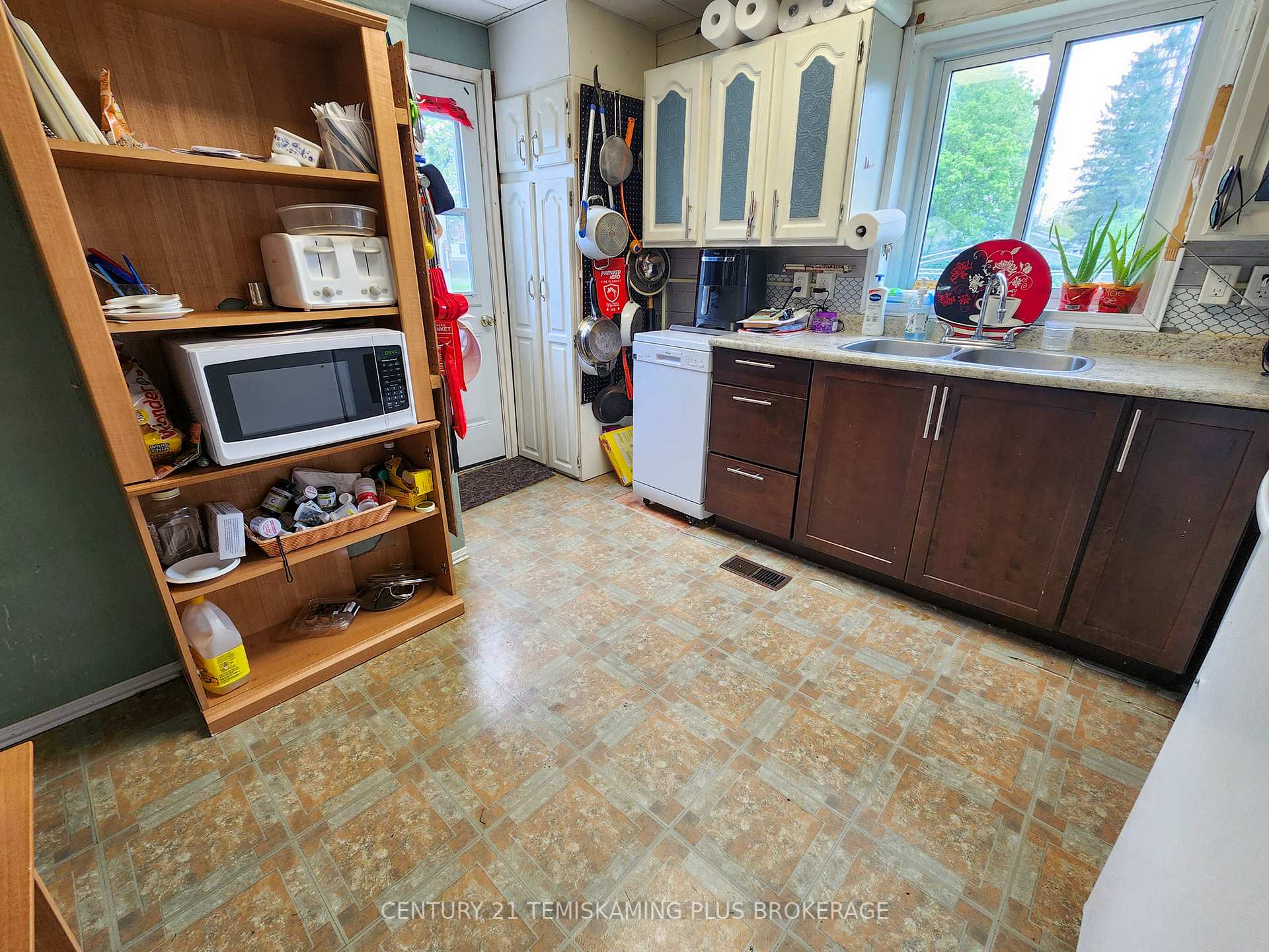 Photo 17 of 26 Sixth Avenue, Englehart — HOMEH