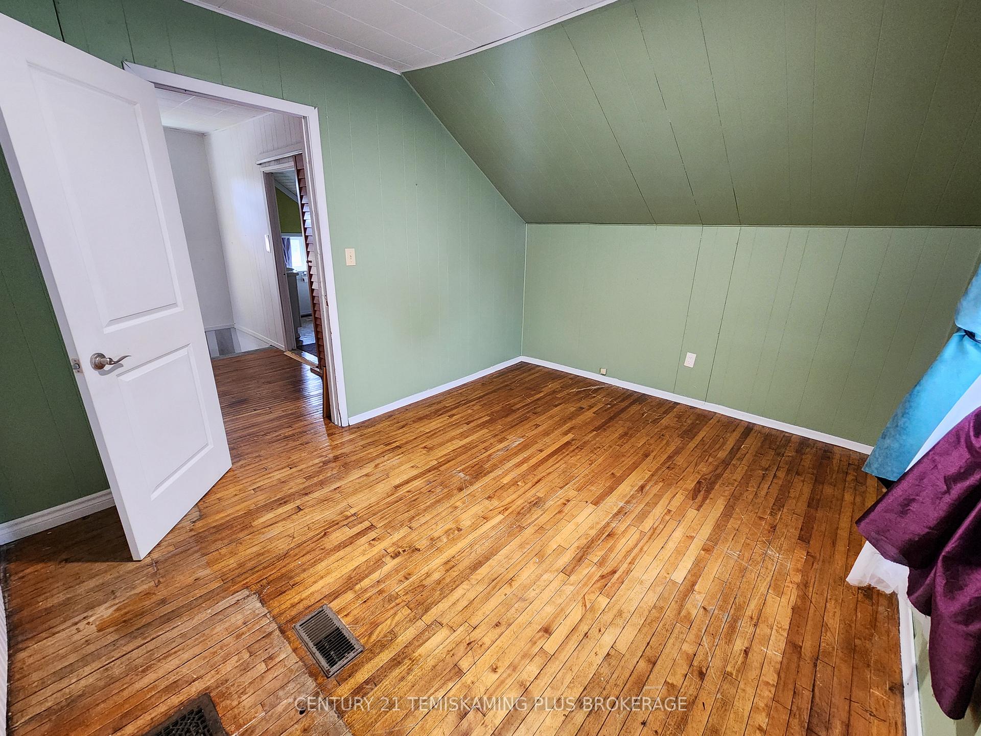 Photo 23 of 26 Sixth Avenue, Englehart — HOMEH