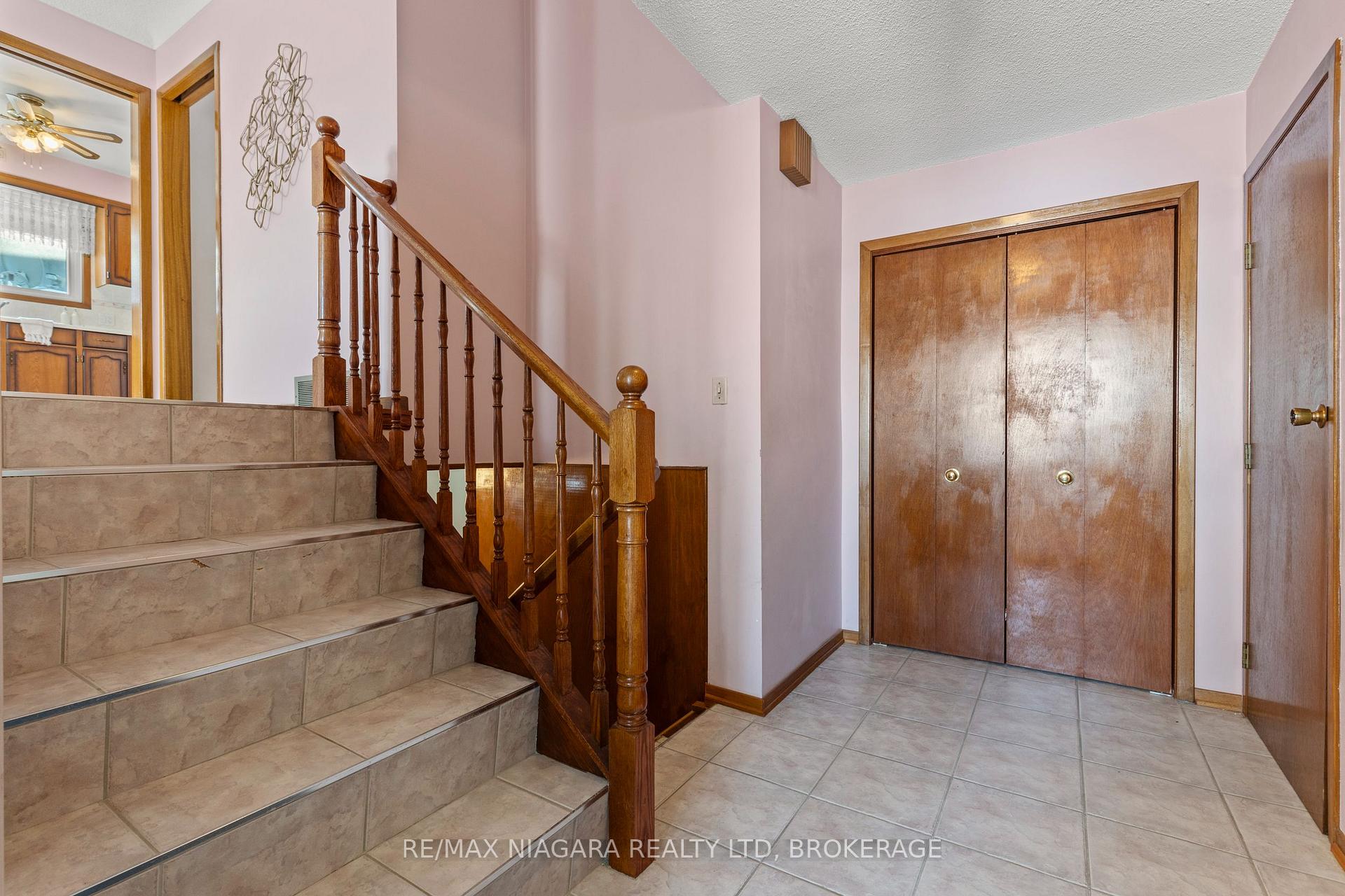 Photo 24 of 51 Royal Oak Drive, St. Catharines, Martindale Pond — HOMEH