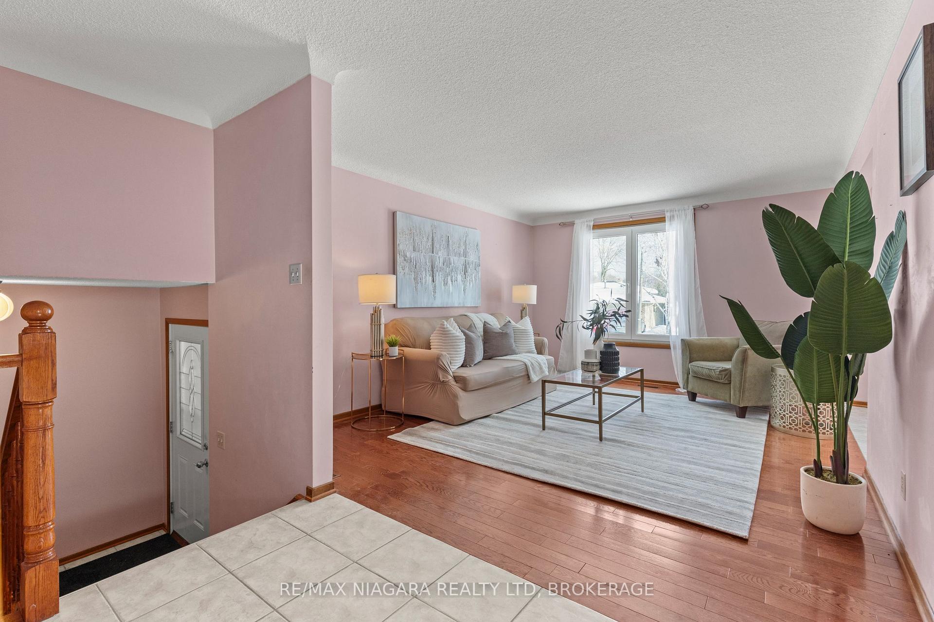 Photo 26 of 51 Royal Oak Drive, St. Catharines, Martindale Pond — HOMEH