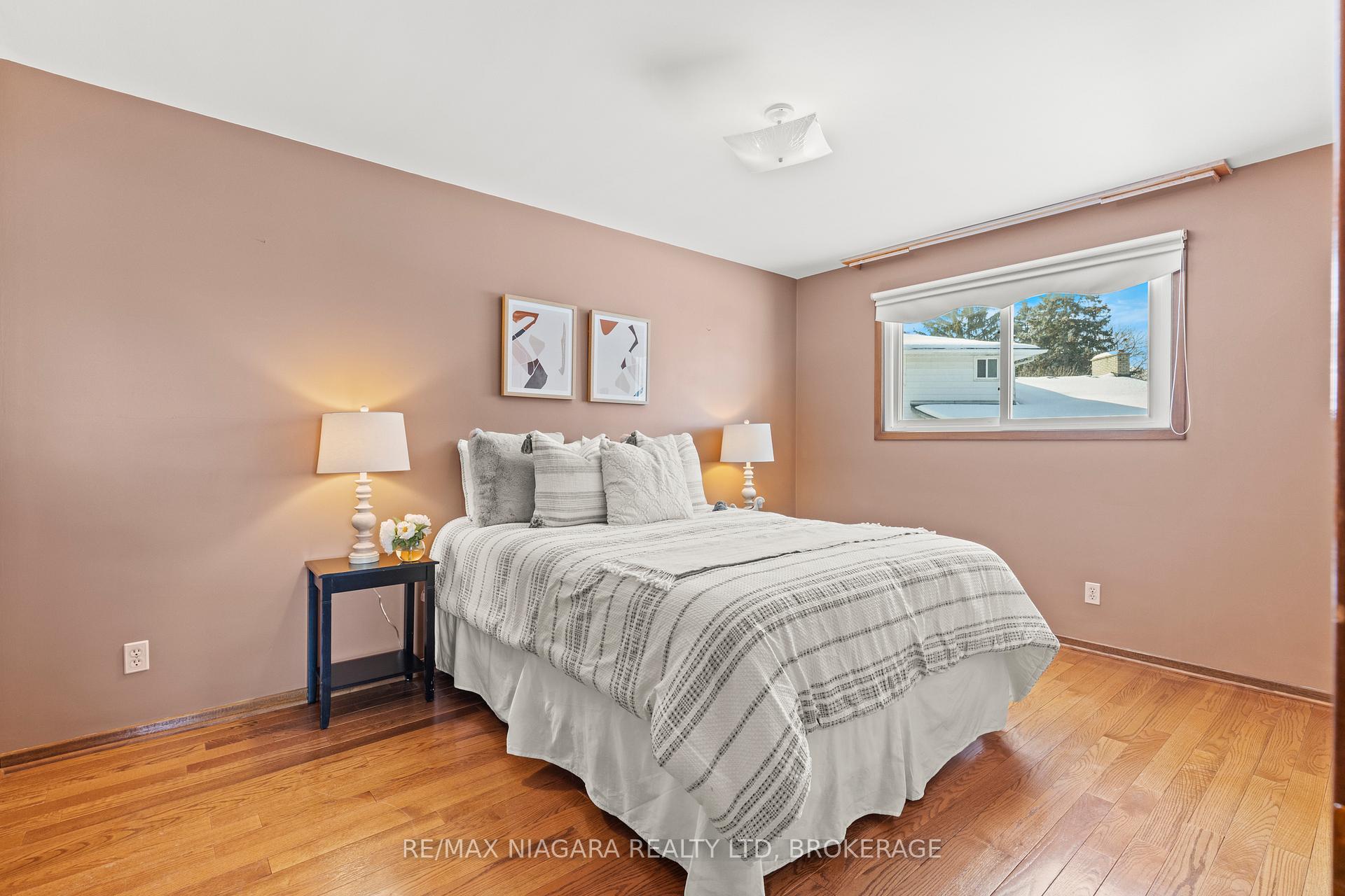 Photo 36 of 51 Royal Oak Drive, St. Catharines, Martindale Pond — HOMEH