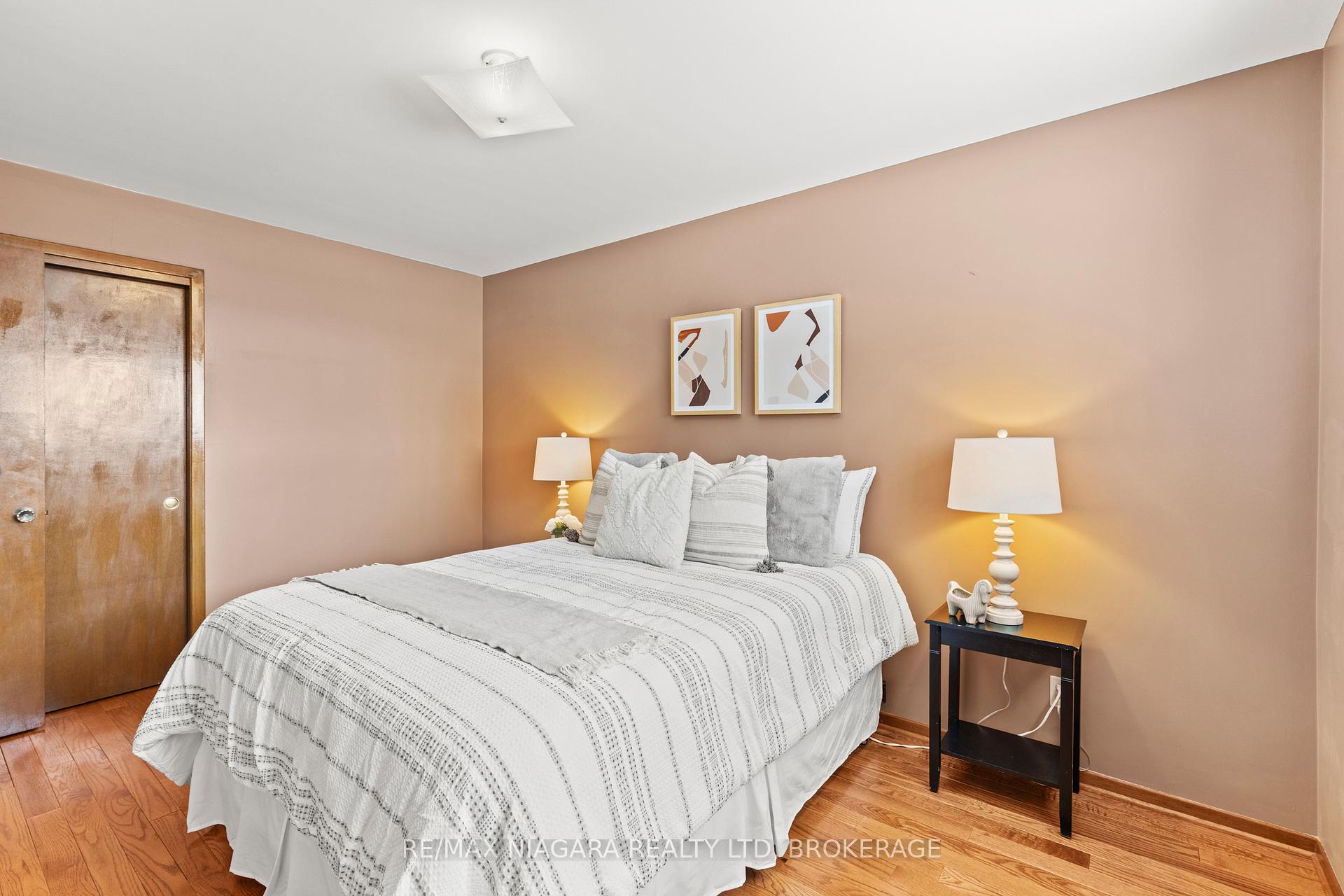 Photo 37 of 51 Royal Oak Drive, St. Catharines, Martindale Pond — HOMEH